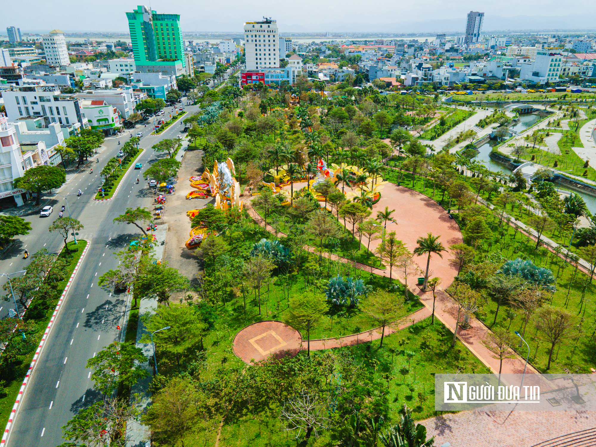 Cận cảnh Song m&atilde; k&eacute;o xe, X&iacute;ch m&atilde; tung v&oacute; lấp l&aacute;nh tại đường hoa xu&acirc;n Đắk Lắk- Ảnh 1.