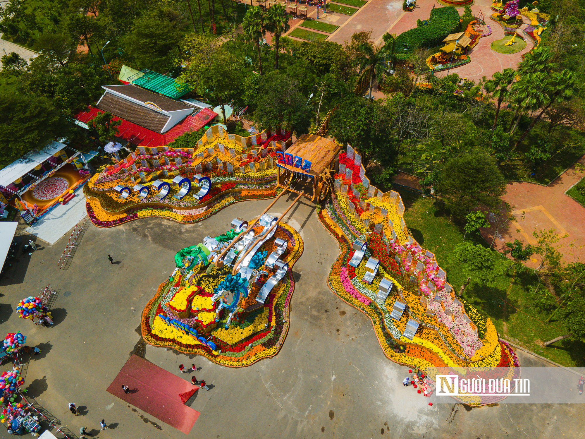 Cận cảnh Song m&atilde; k&eacute;o xe, X&iacute;ch m&atilde; tung v&oacute; lấp l&aacute;nh tại đường hoa xu&acirc;n Đắk Lắk- Ảnh 2.