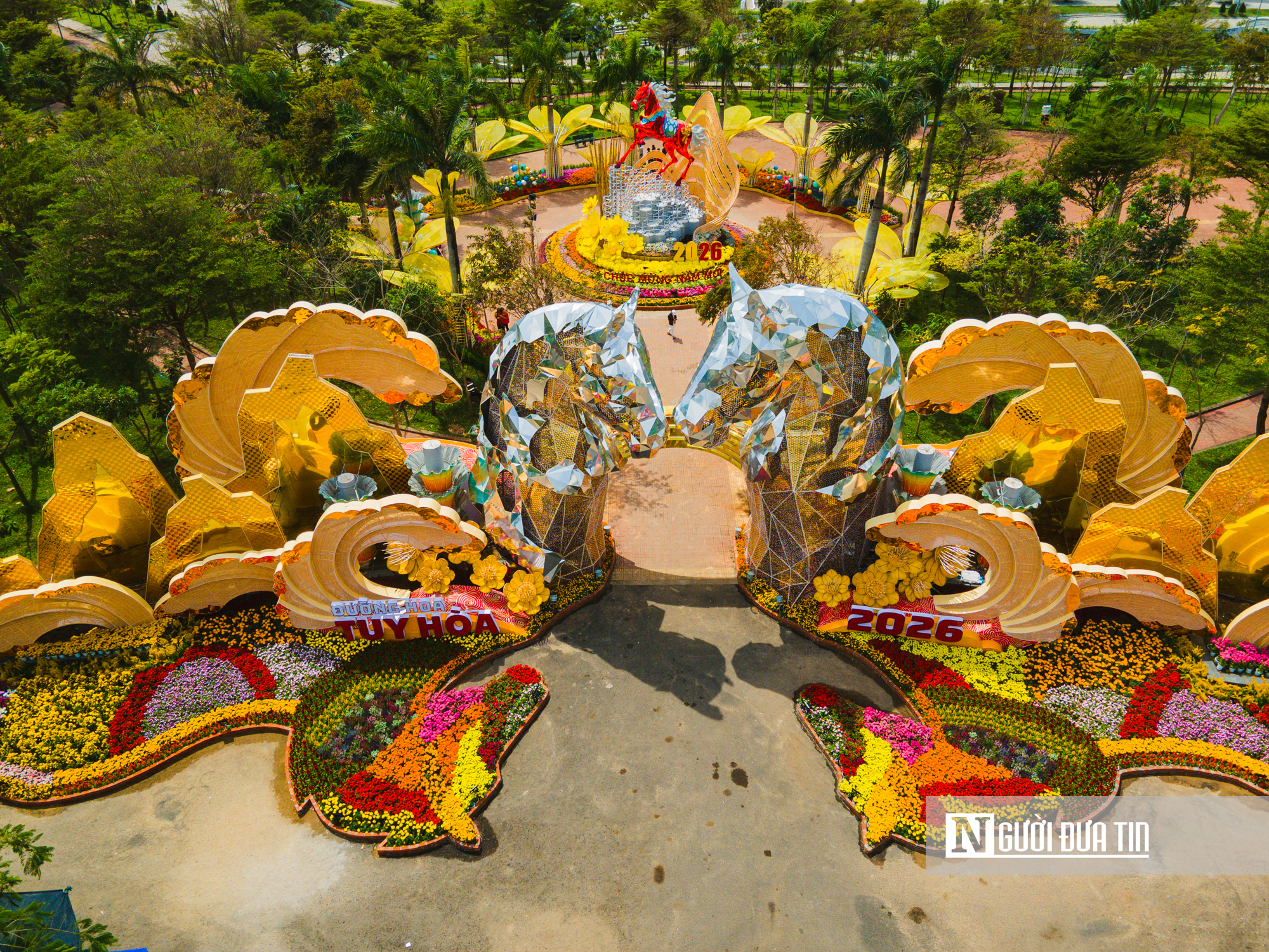 Cận cảnh Song m&atilde; k&eacute;o xe, X&iacute;ch m&atilde; tung v&oacute; lấp l&aacute;nh tại đường hoa xu&acirc;n Đắk Lắk- Ảnh 3.