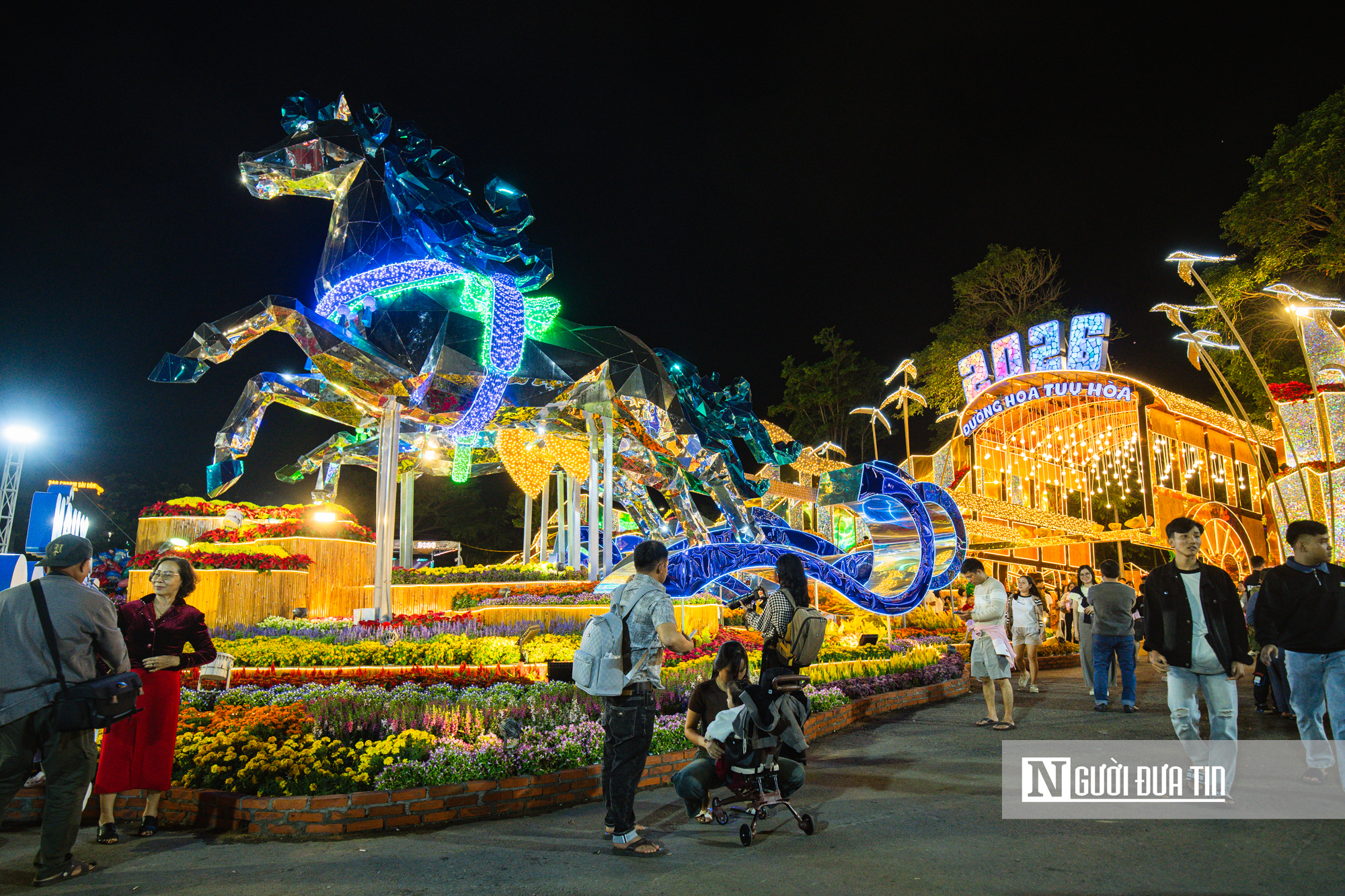 Cận cảnh Song m&atilde; k&eacute;o xe, X&iacute;ch m&atilde; tung v&oacute; lấp l&aacute;nh tại đường hoa xu&acirc;n Đắk Lắk- Ảnh 6.