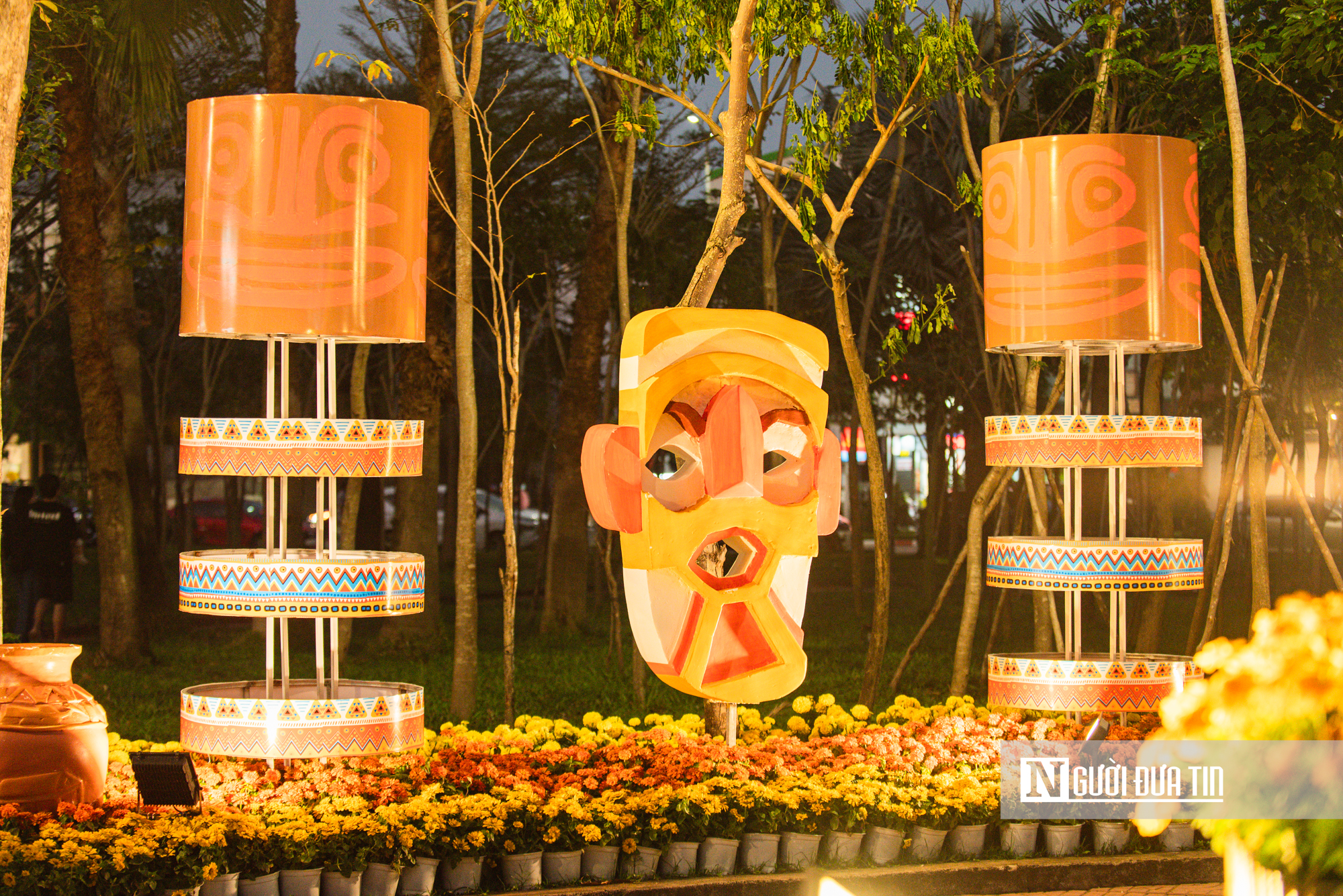 Cận cảnh Song m&atilde; k&eacute;o xe, X&iacute;ch m&atilde; tung v&oacute; lấp l&aacute;nh tại đường hoa xu&acirc;n Đắk Lắk- Ảnh 16.