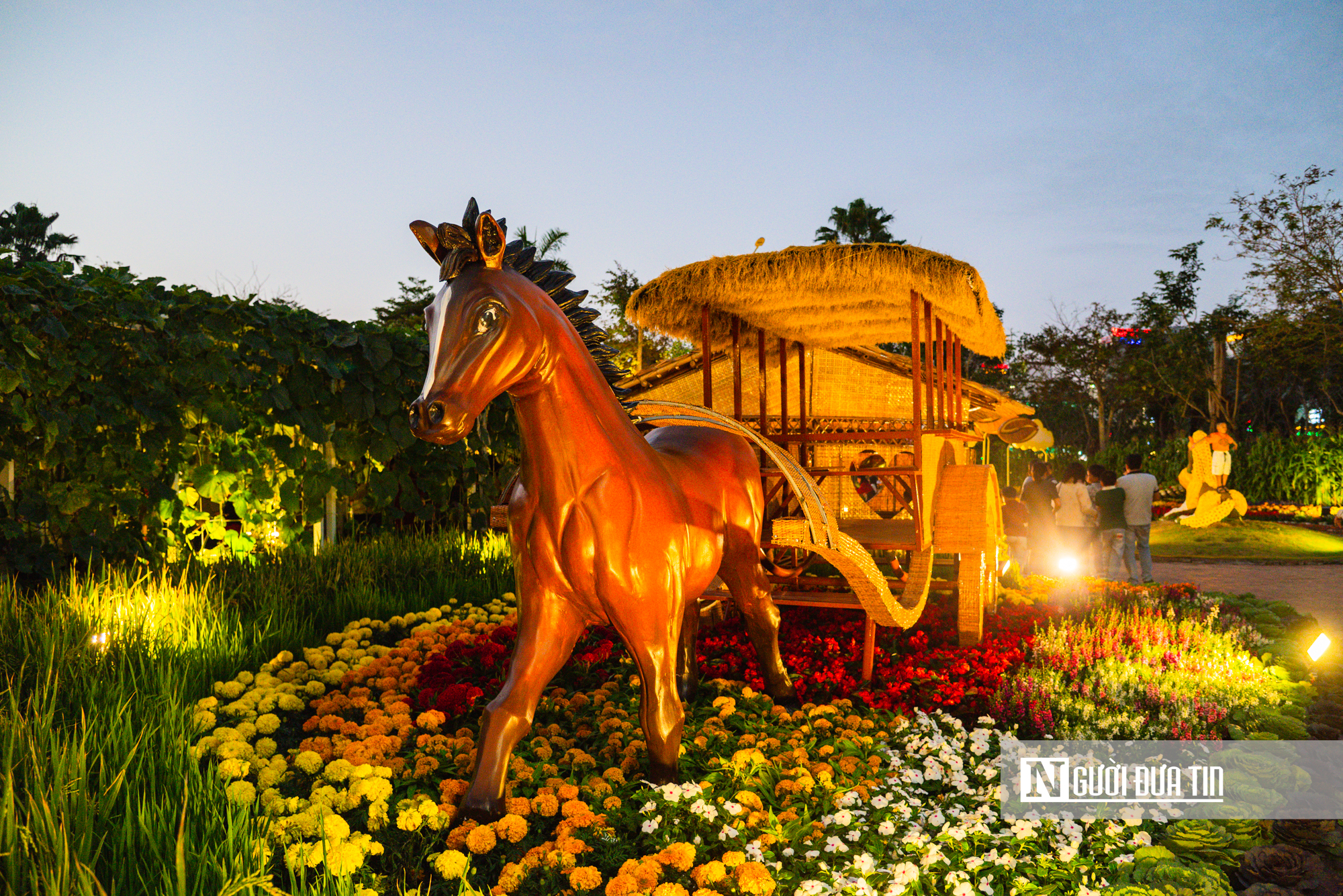 Cận cảnh Song m&atilde; k&eacute;o xe, X&iacute;ch m&atilde; tung v&oacute; lấp l&aacute;nh tại đường hoa xu&acirc;n Đắk Lắk- Ảnh 17.