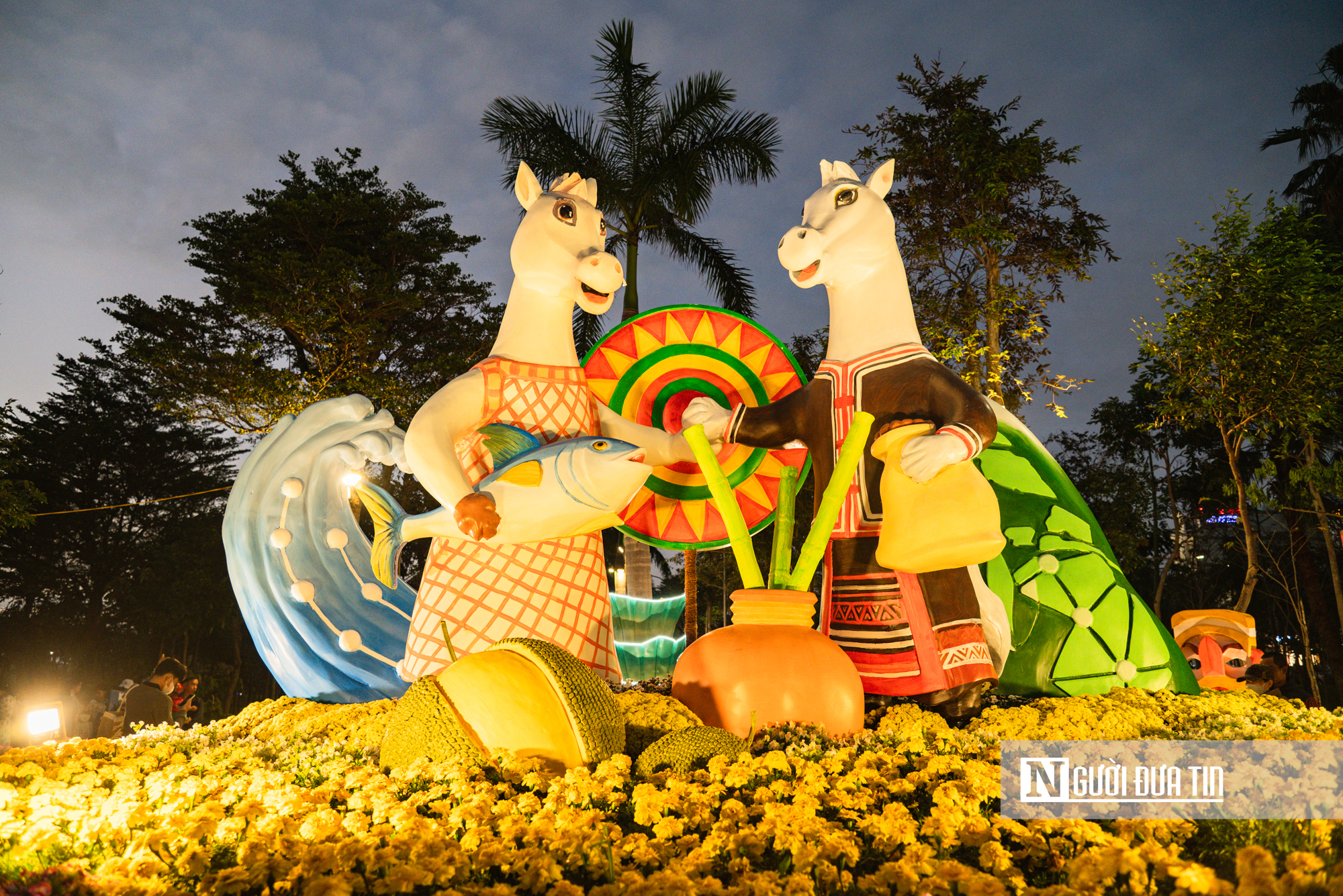 Cận cảnh Song m&atilde; k&eacute;o xe, X&iacute;ch m&atilde; tung v&oacute; lấp l&aacute;nh tại đường hoa xu&acirc;n Đắk Lắk- Ảnh 18.