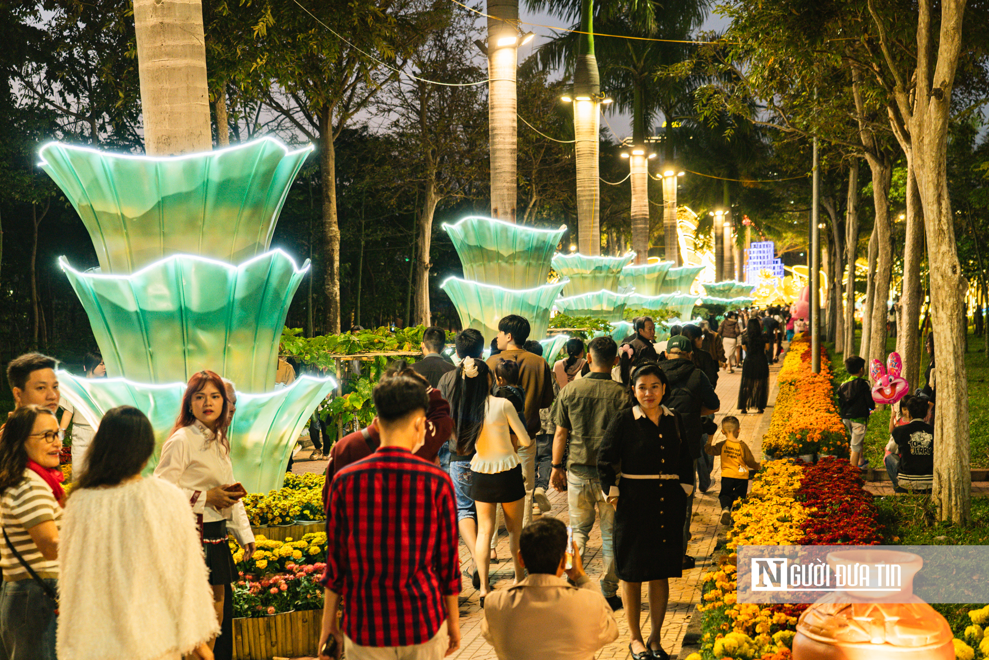 Cận cảnh Song m&atilde; k&eacute;o xe, X&iacute;ch m&atilde; tung v&oacute; lấp l&aacute;nh tại đường hoa xu&acirc;n Đắk Lắk- Ảnh 21.