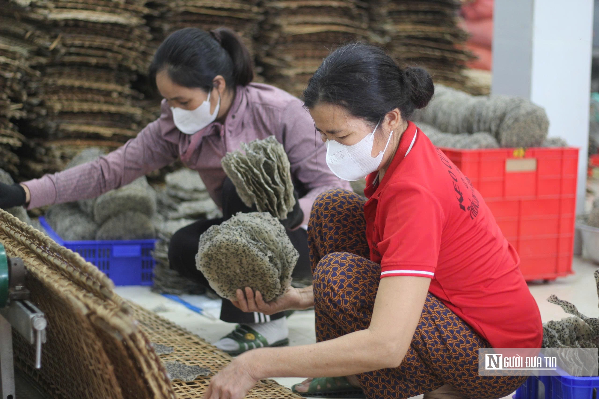 Tất bật mưu sinh b&ecirc;n bếp than hồng trong những ng&agrave;y gi&aacute;p Tết- Ảnh 8.