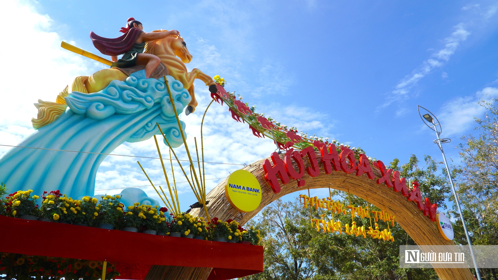 Đại cảnh hoa, linh vật ngựa và Hội hoa Xuân thu hút dòng người du xuân- Ảnh 7.