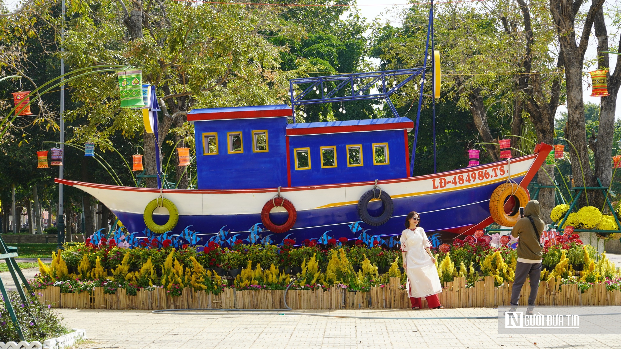 Đại cảnh hoa, linh vật ngựa và Hội hoa Xuân thu hút dòng người du xuân- Ảnh 8.