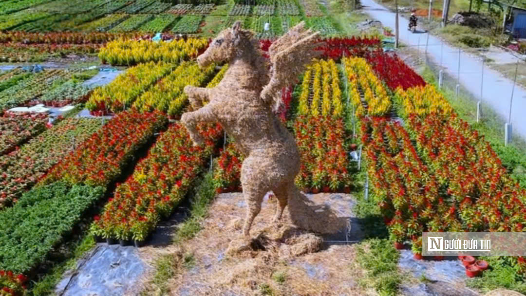 Linh vật ngựa rực rỡ khắp miền Tây chào Xuân Bính Ngọ- Ảnh 6.