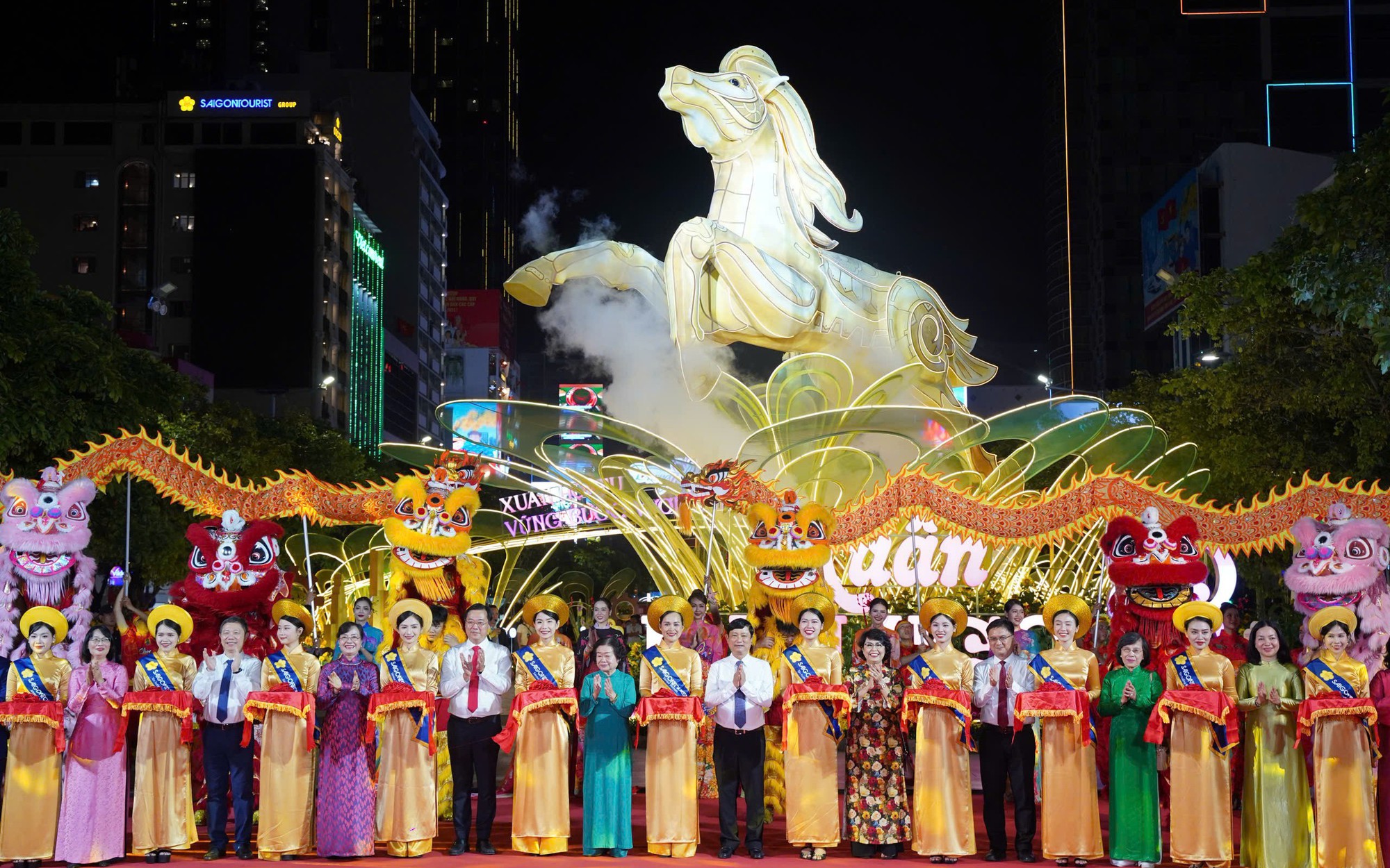 Chợ hoa tết ở Tp.HCM, kẻ khóc người cười- Ảnh 25.