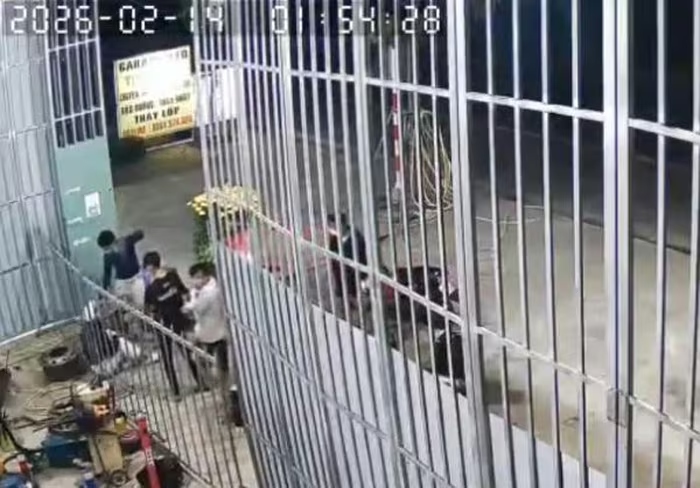 Bắt 8 đối tượng chặn đường người về quê để "xin đểu", cướp tài sản- Ảnh 1.