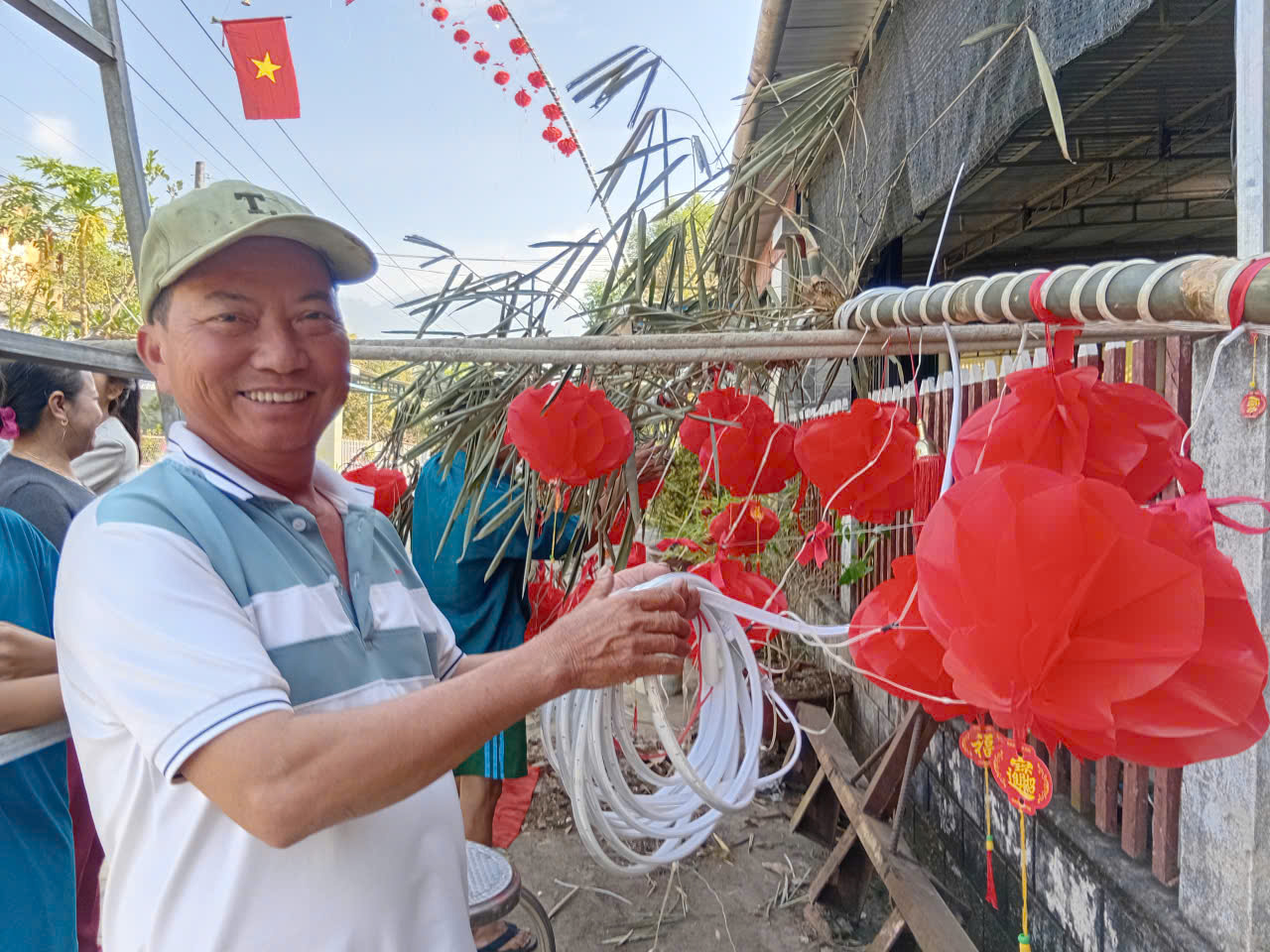 Xuân về trên miền núi ở tỉnh Lâm Đồng: Dựng cây nêu giữ hồn quê Tết cổ truyền- Ảnh 2.