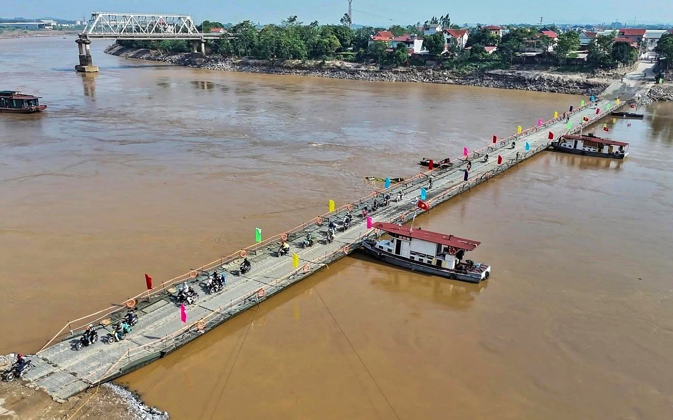 Cầu phao s&ocirc;ng L&ocirc; ho&agrave;n th&agrave;nh thần tốc, kịp phục vụ người d&acirc;n đi lại trước 29 Tết B&iacute;nh Ngọ- Ảnh 6.