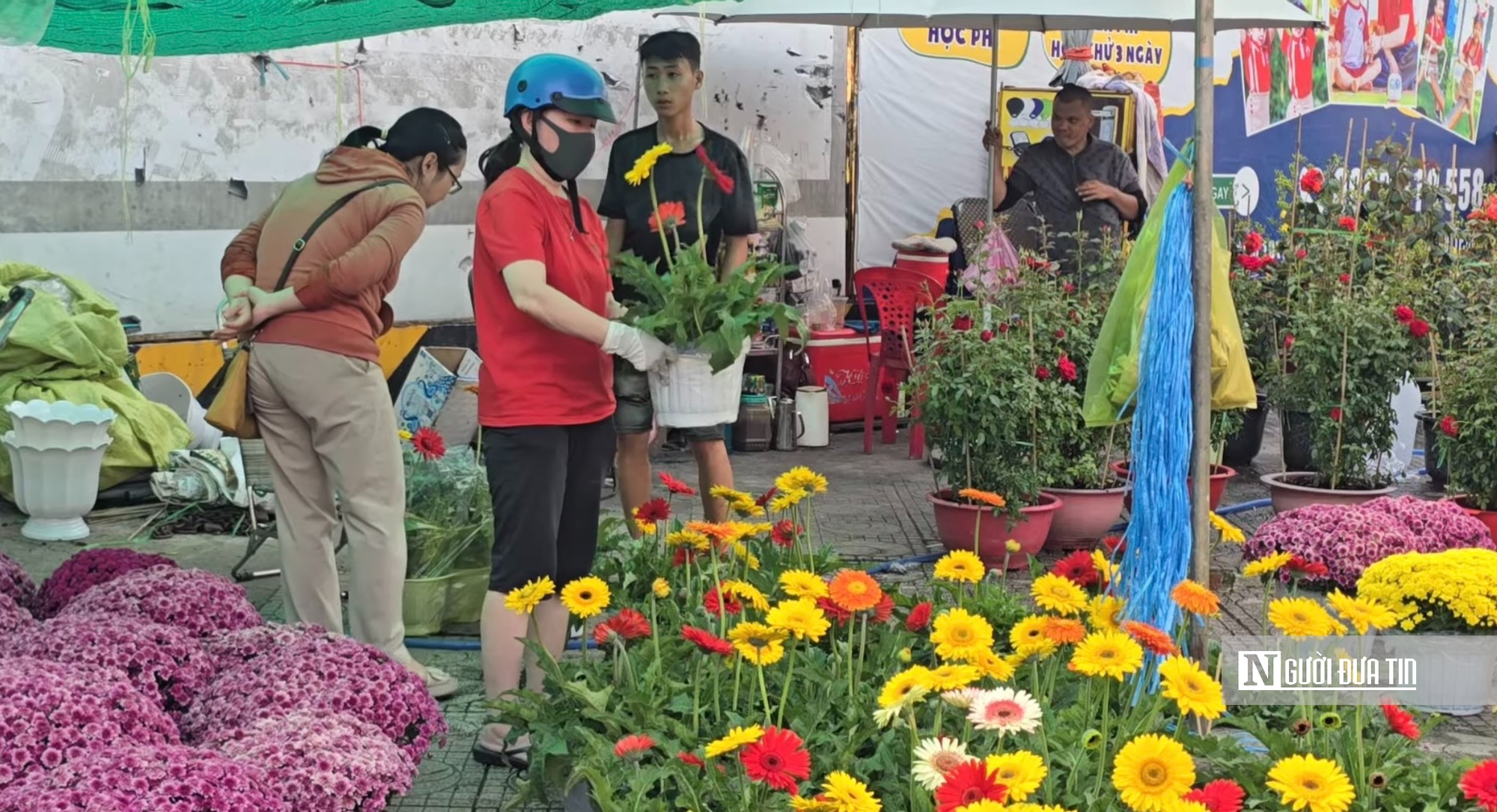 Chợ hoa tết ở Tp.HCM, kẻ khóc người cười- Ảnh 24.