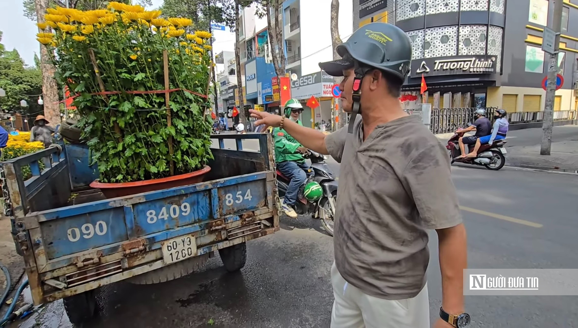 Chợ hoa tết ở Tp.HCM, kẻ khóc người cười- Ảnh 20.