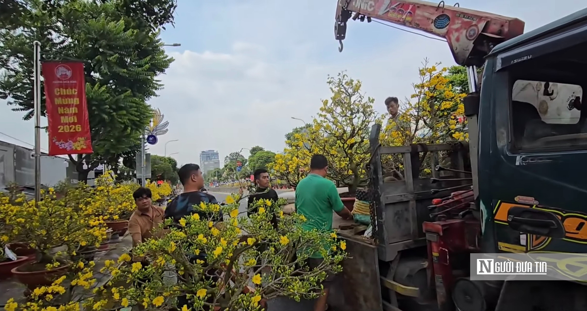 Chợ hoa tết ở Tp.HCM, kẻ khóc người cười- Ảnh 22.