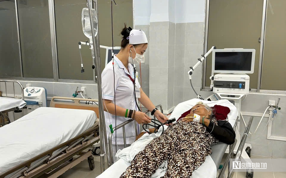 Đêm Giao Thừa Lặng Thầm Của Những Người Giữ Nhịp Sự Sống Tại Bệnh Viện