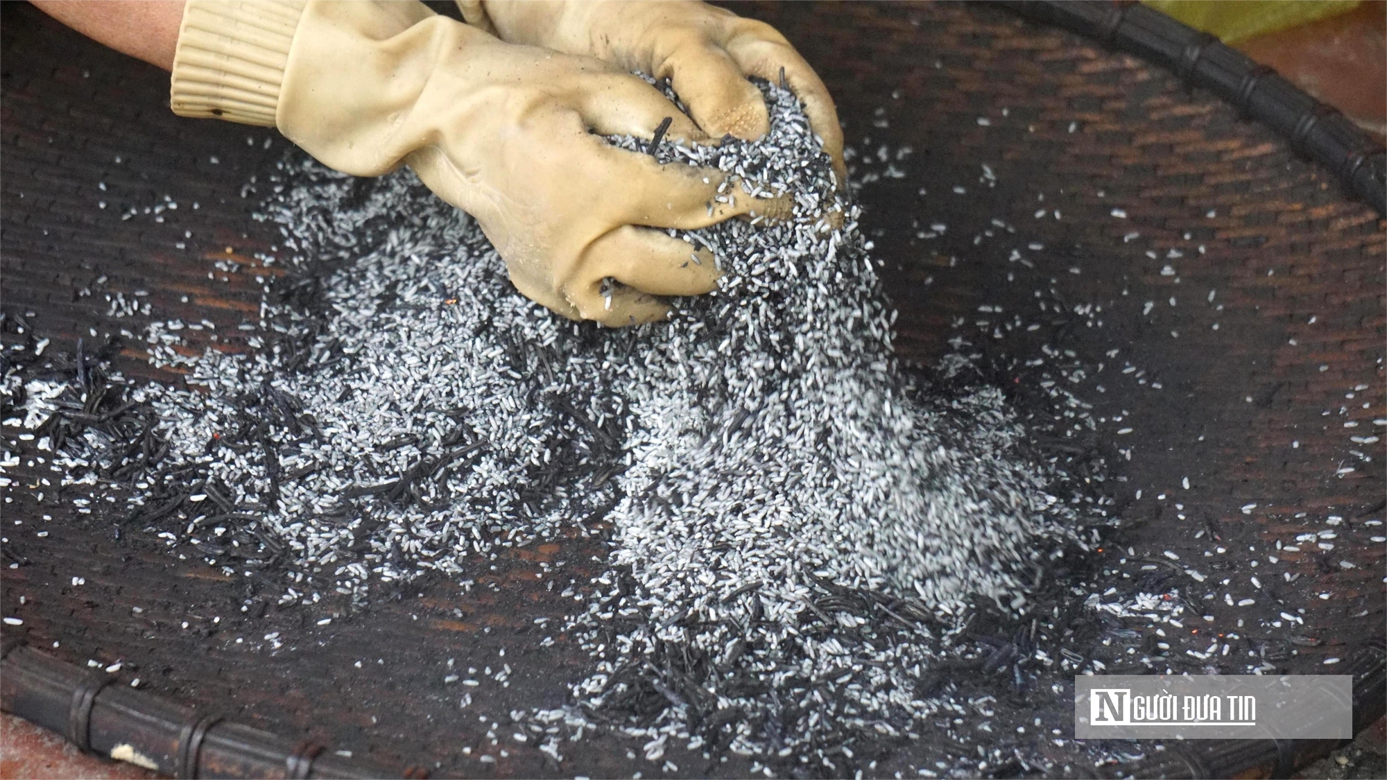 B&aacute;nh chưng đen &ndash; linh hồn ng&agrave;y Tết của người Th&aacute;i trắng- Ảnh 6.