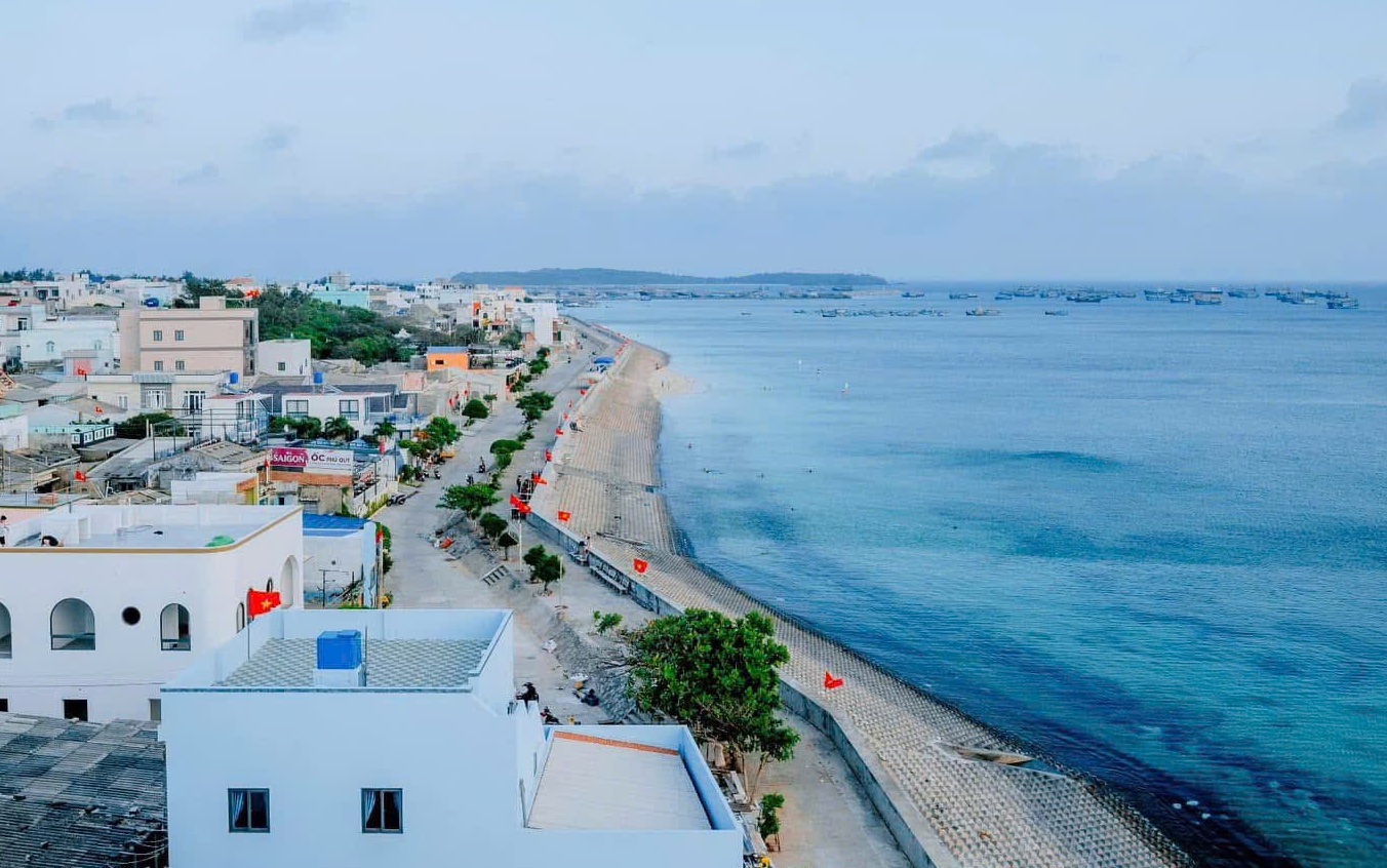 Đặc khu Phú Quý: “Viên ngọc thô” đang vươn mình giữa biển khơi- Ảnh 2. Đặc khu Phú Quý: “Viên ngọc thô” đang vươn mình giữa biển khơi- Ảnh 2.