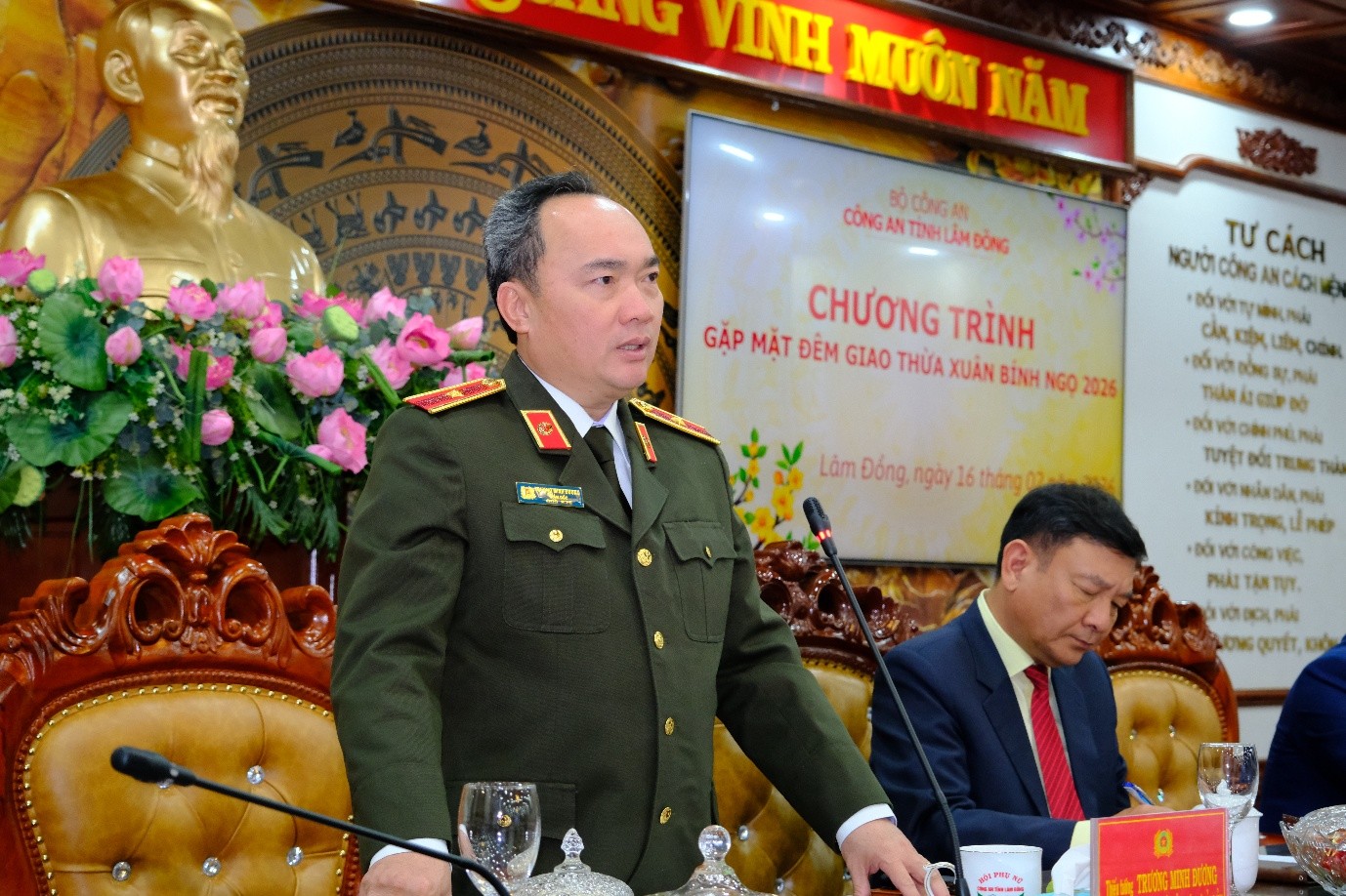 Trắng đêm giữ bình yên: Công an Lâm Đồng trực chiến xuyên giao thừa- Ảnh 3. Trắng đêm giữ bình yên: Công an Lâm Đồng trực chiến xuyên giao thừa- Ảnh 3.