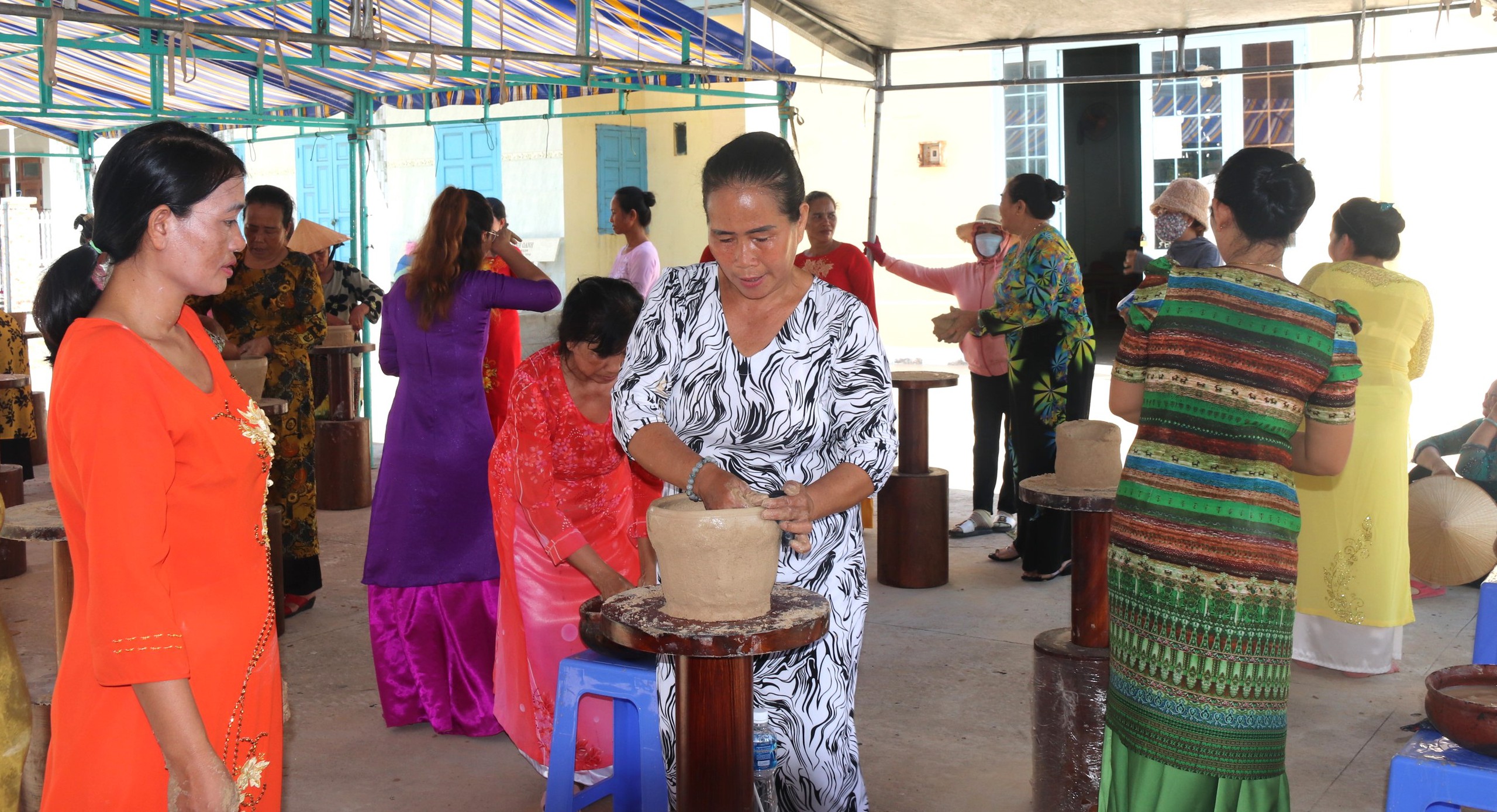 Di sản văn hóa đặc biệt của người Chăm giữa dòng chảy hiện đại- Ảnh 4.