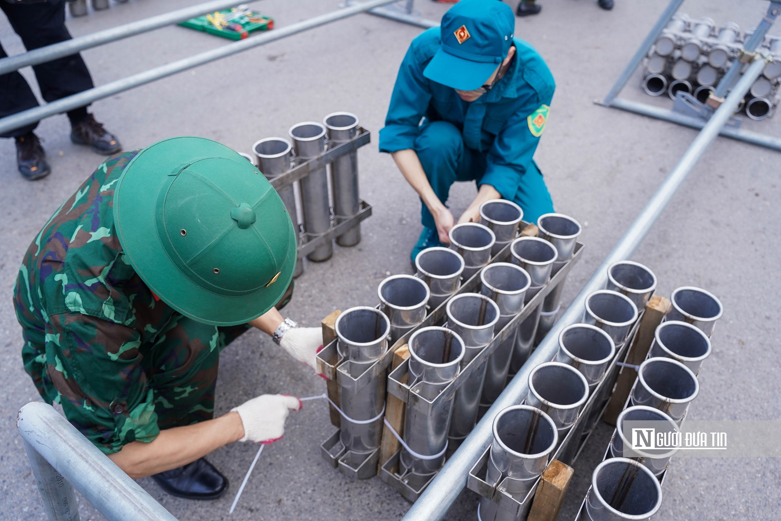 H&agrave; Nội: An ninh thắt chặt xung quanh c&aacute;c trật địa ph&aacute;o hoa - Ảnh 5.