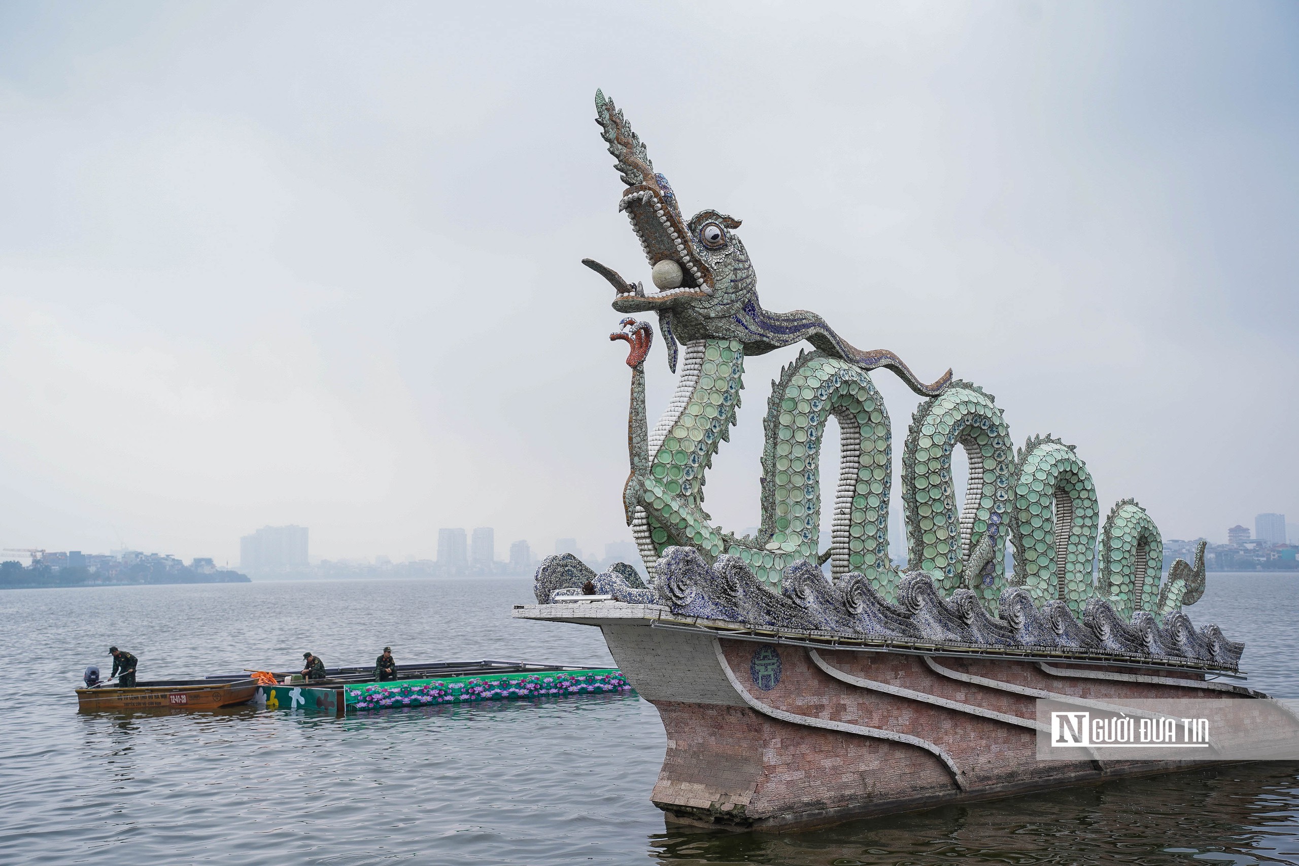 H&agrave; Nội: An ninh thắt chặt xung quanh c&aacute;c trật địa ph&aacute;o hoa - Ảnh 9.