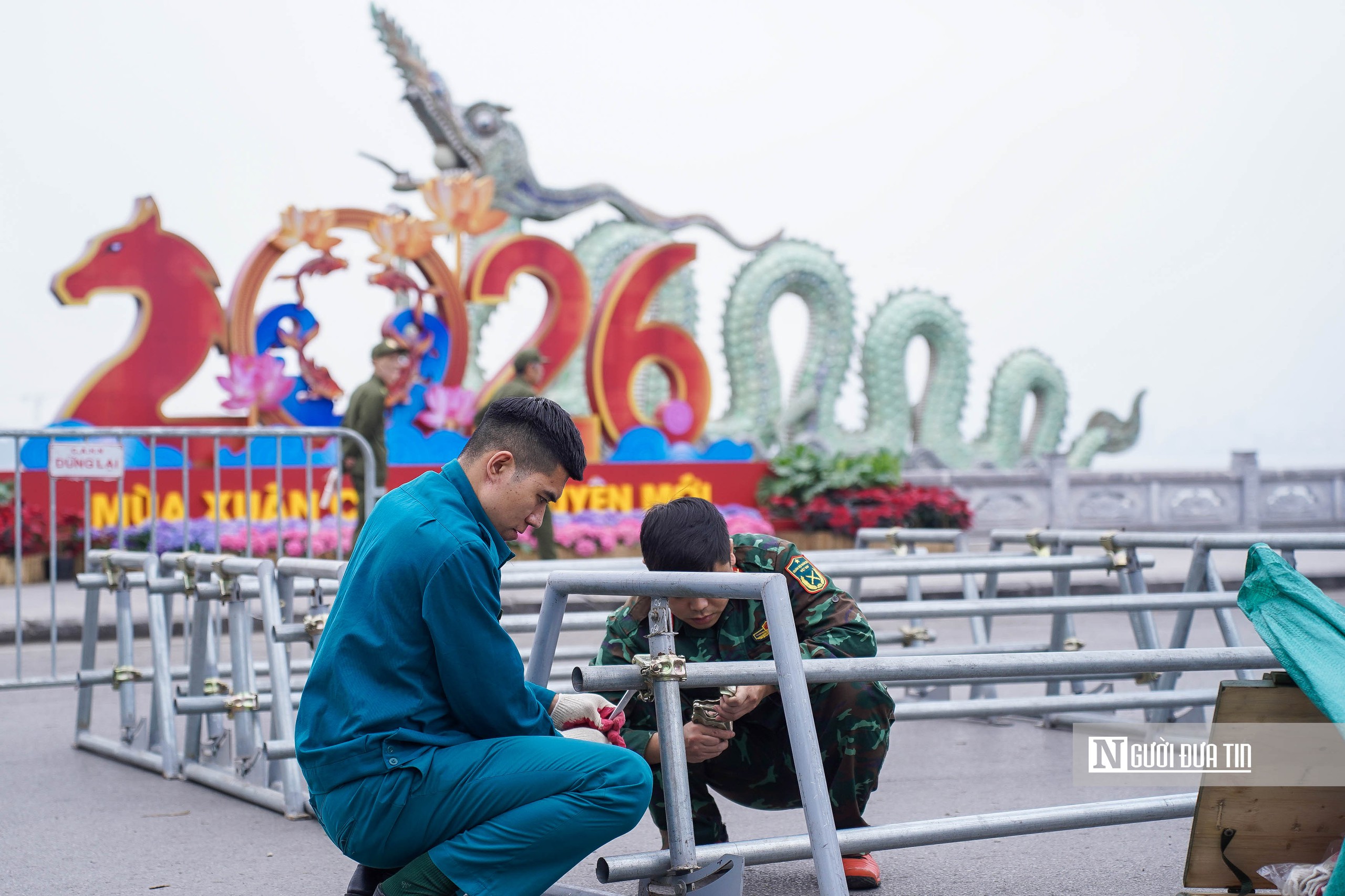 H&agrave; Nội: An ninh thắt chặt xung quanh c&aacute;c trật địa ph&aacute;o hoa - Ảnh 3.