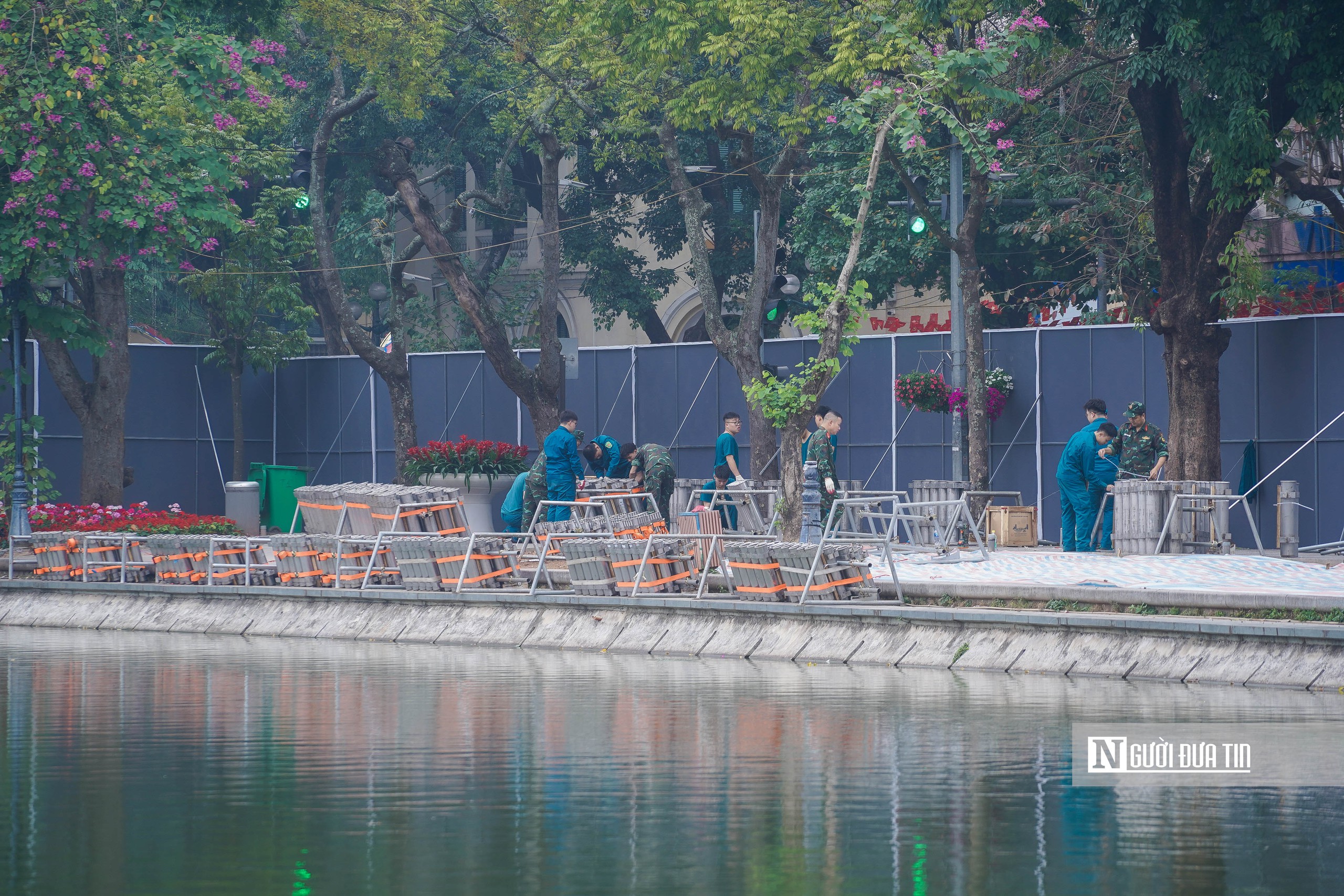 H&agrave; Nội: An ninh thắt chặt xung quanh c&aacute;c trật địa ph&aacute;o hoa - Ảnh 12.