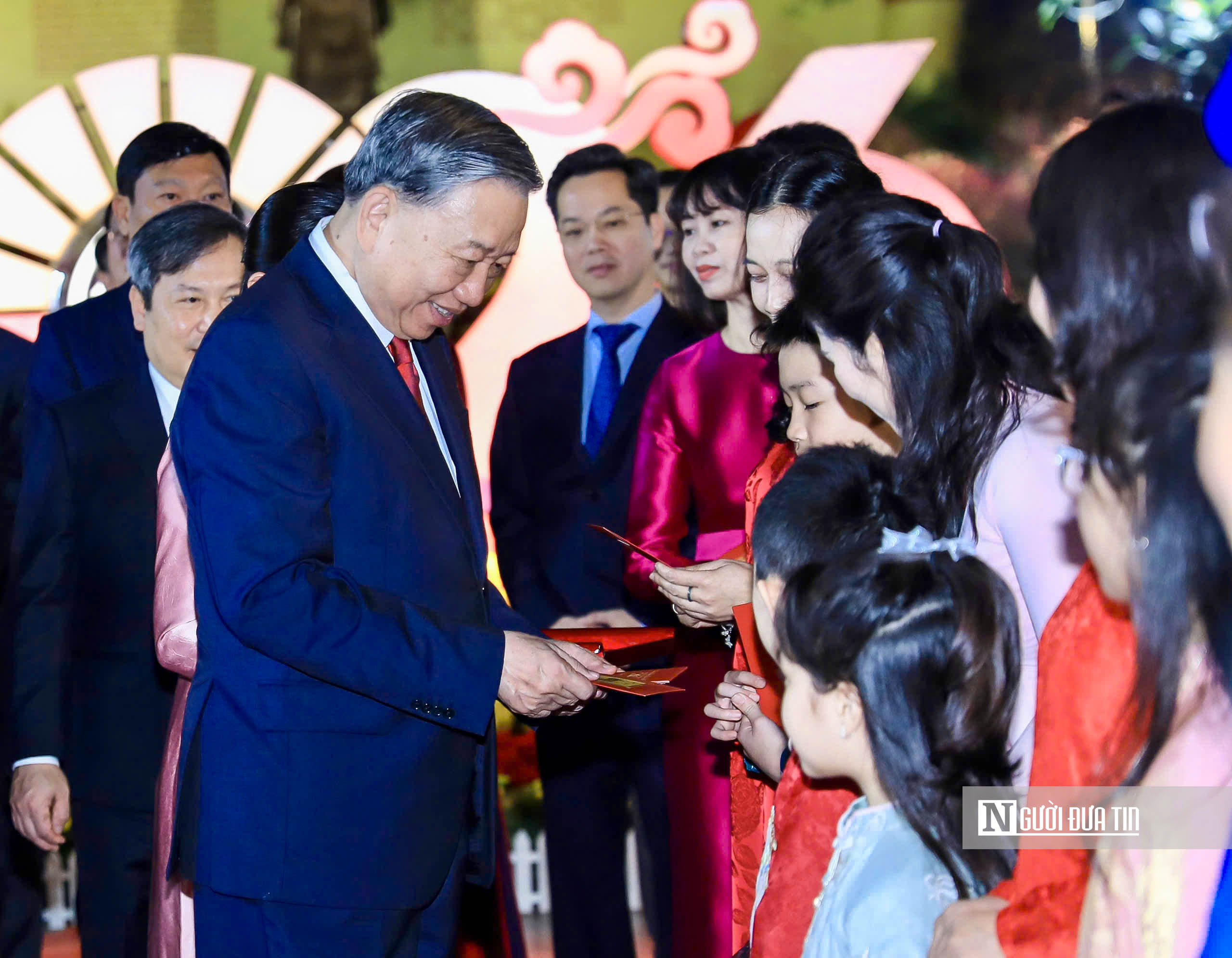 Tổng B&iacute; thư T&ocirc; L&acirc;m ch&uacute;c Tết nh&acirc;n d&acirc;n Thủ đ&ocirc;- Ảnh 7.