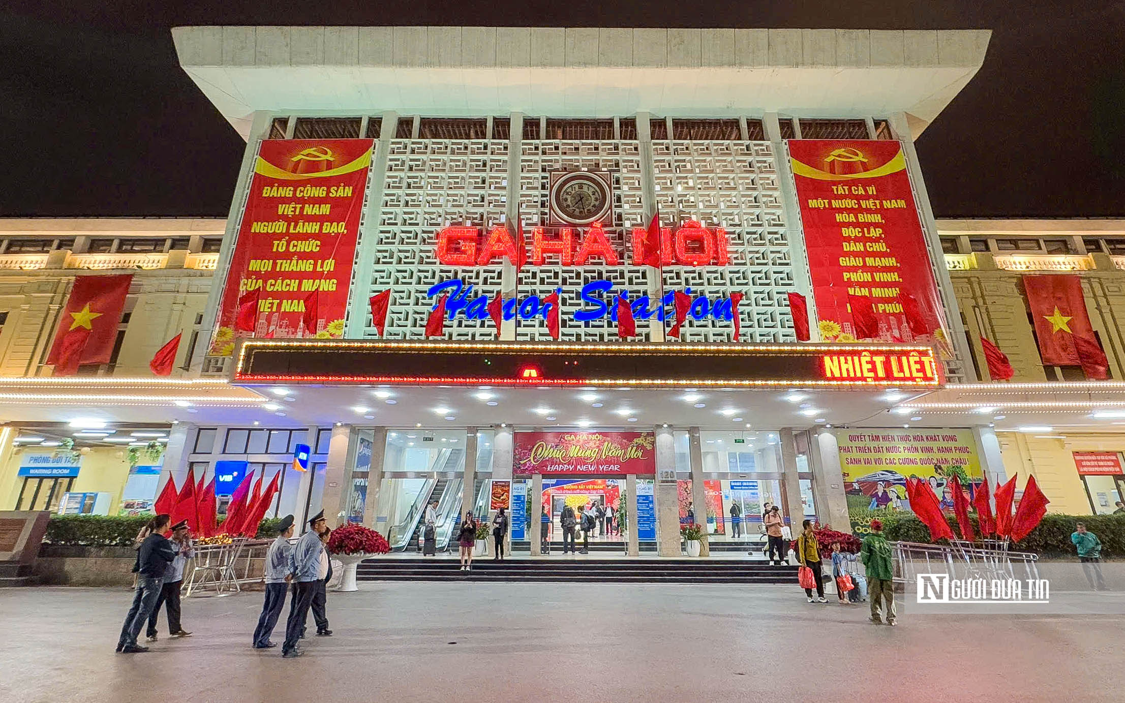 Chuyến t&agrave;u cuối c&ugrave;ng năm Ất Tỵ rời ga H&agrave; Nội- Ảnh 1.