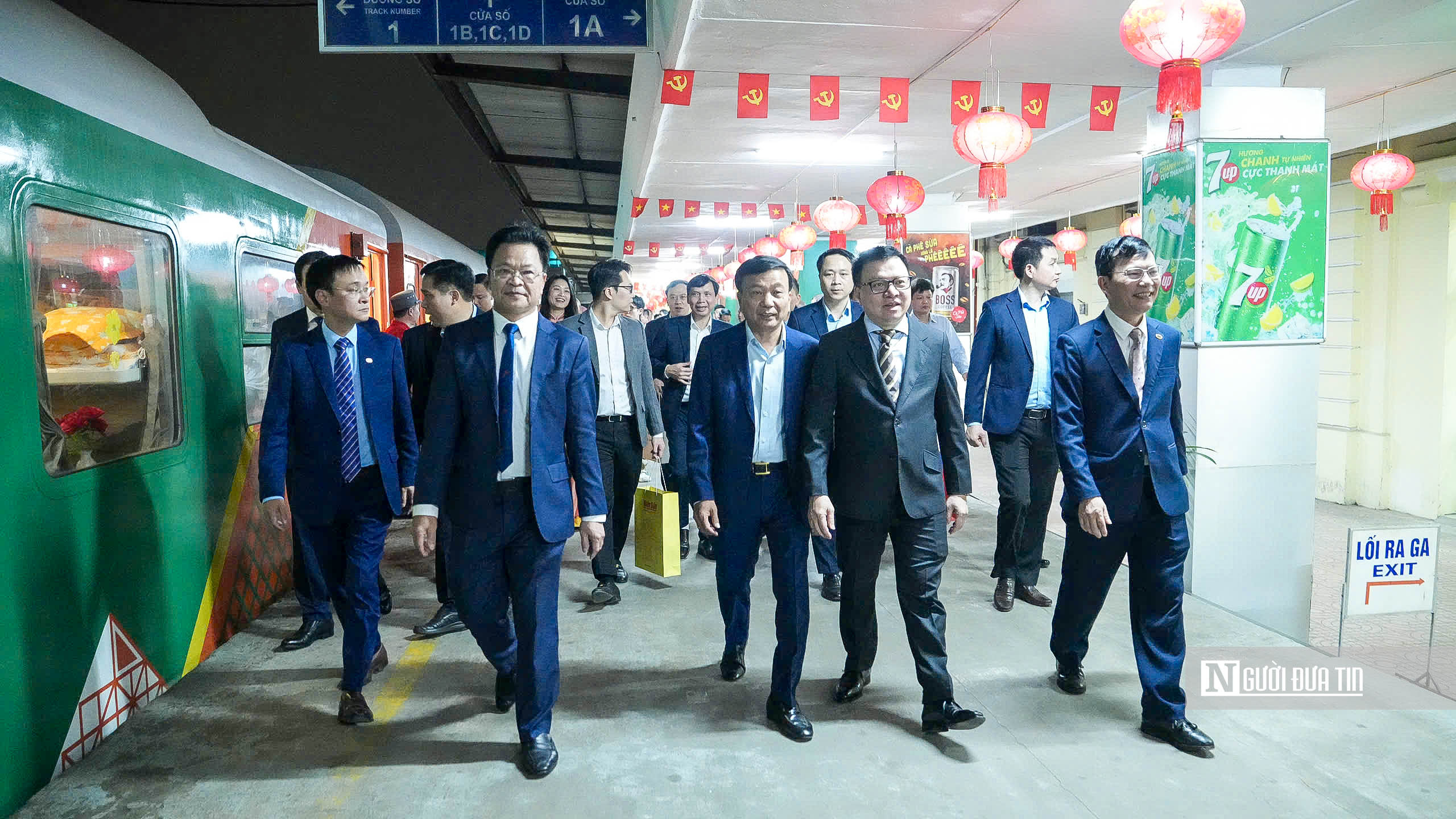 Chuyến t&agrave;u cuối c&ugrave;ng năm Ất Tỵ rời ga H&agrave; Nội- Ảnh 5.