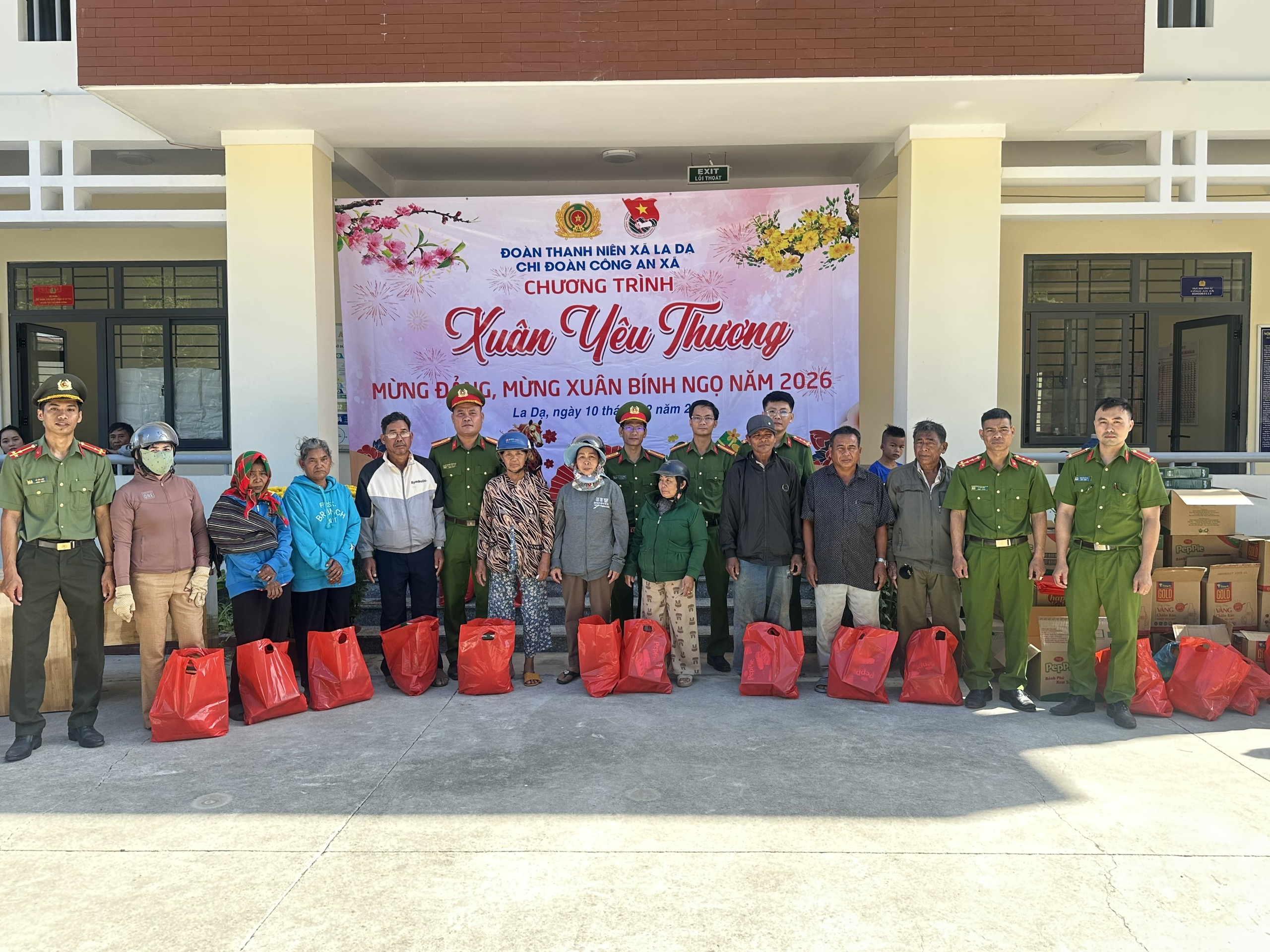 Xuân Bính Ngọ 2026: Ấm áp nơi vùng đồng bào dân tộc thiểu số xã La Dạ- Ảnh 2.