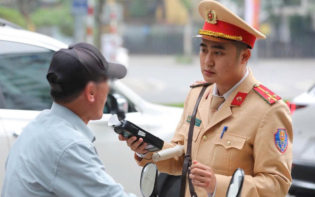 Gi&aacute; v&agrave;ng h&ocirc;m nay 18/2: V&agrave;ng thế giới giảm mạnh, liệu c&oacute; ảnh hưởng đến gi&aacute; v&agrave;ng trong nước sau Tết? - Ảnh 1.