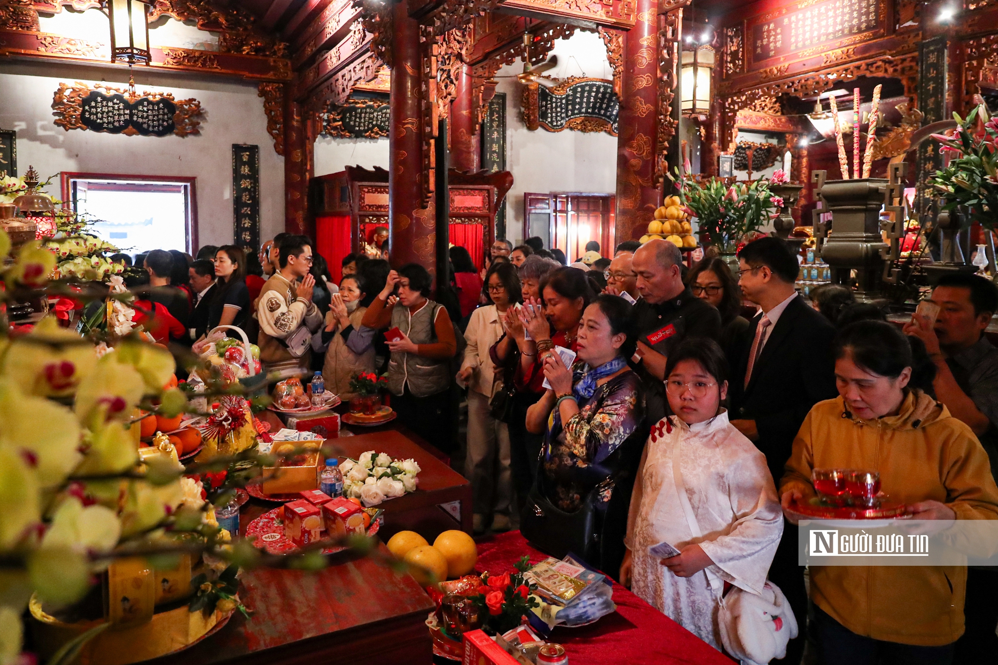 Người người đi cầu an, phủ Tây Hồ đông nghịt ngày đầu năm mới- Ảnh 17. Người người đi cầu an, phủ Tây Hồ đông nghịt ngày đầu năm mới- Ảnh 17.