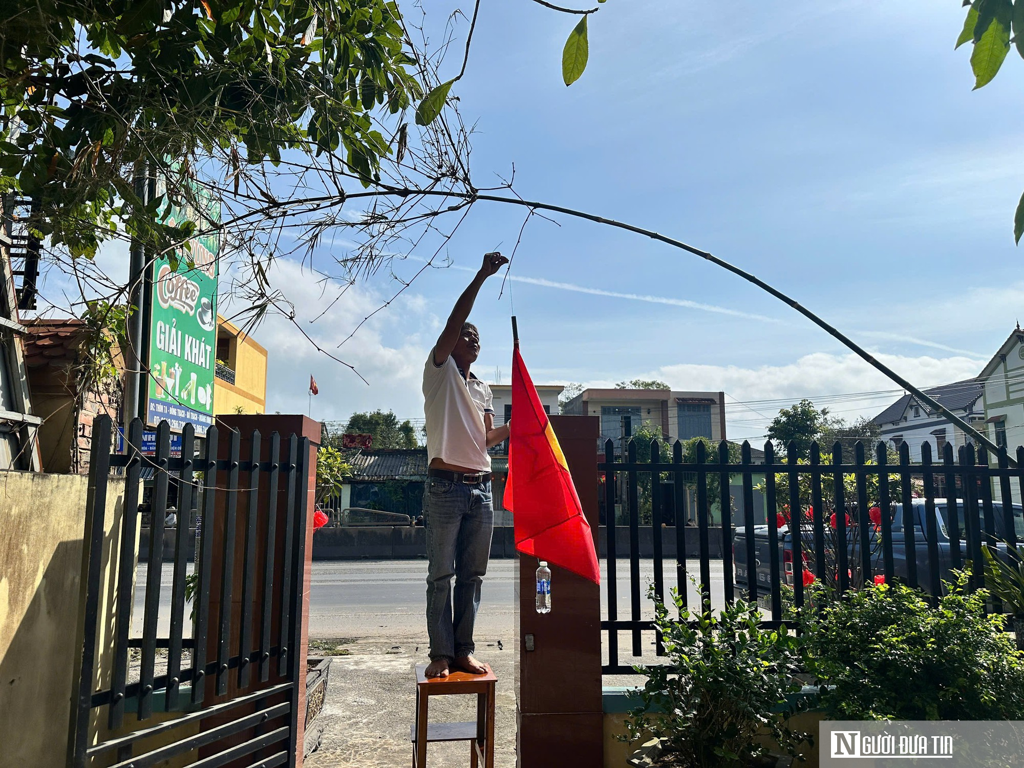 Cây nêu ngày Tết gửi gắm ước vọng một năm mới bình an, đủ đầy- Ảnh 4.