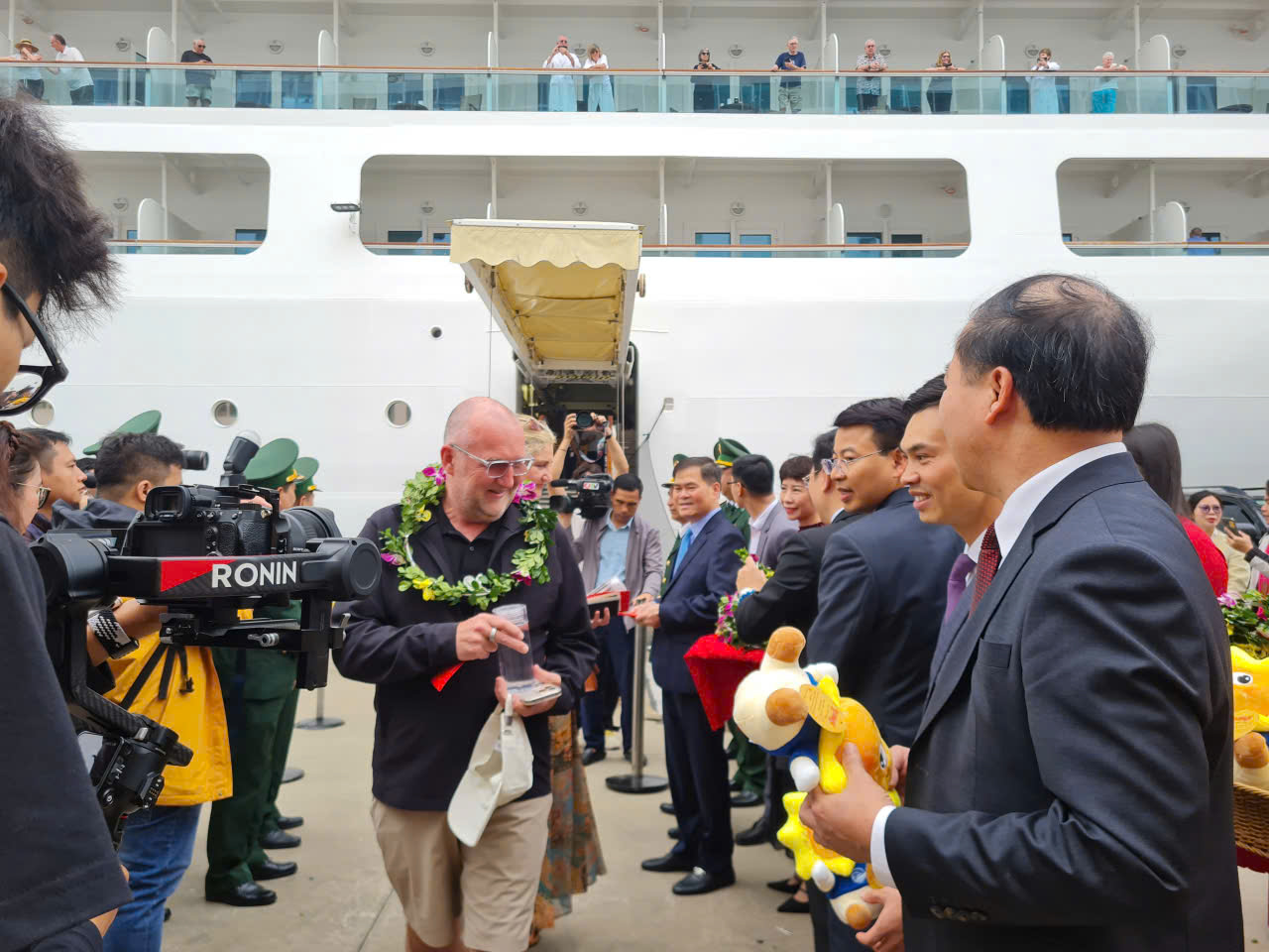 Loạt du thuyền cập bến Quảng Ninh dịp Tết Bính Ngọ 2026- Ảnh 3. Loạt du thuyền cập bến Quảng Ninh dịp Tết Bính Ngọ 2026- Ảnh 3.