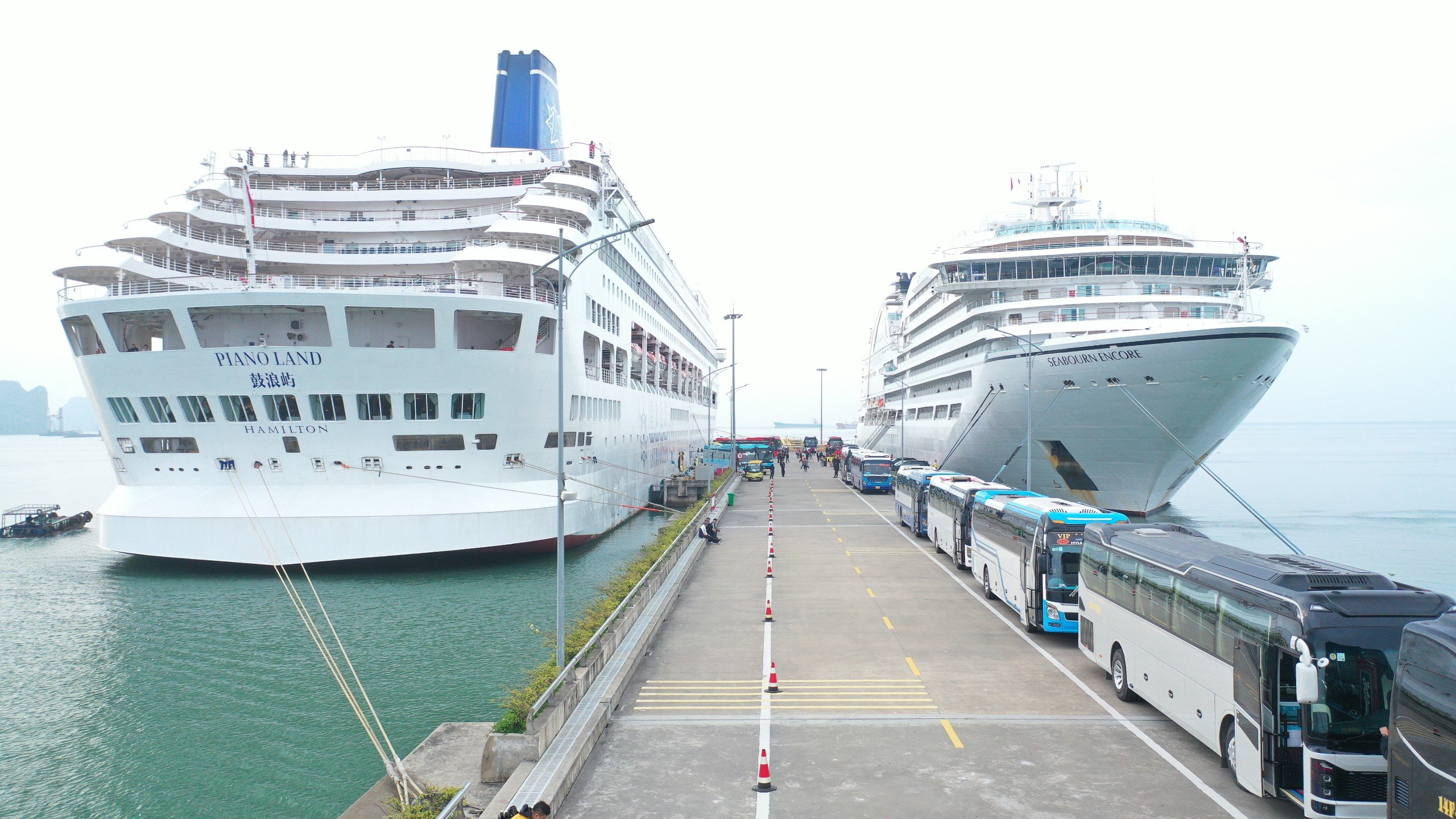 Loạt du thuyền cập bến Quảng Ninh dịp Tết Bính Ngọ 2026- Ảnh 1. Loạt du thuyền cập bến Quảng Ninh dịp Tết Bính Ngọ 2026- Ảnh 1.