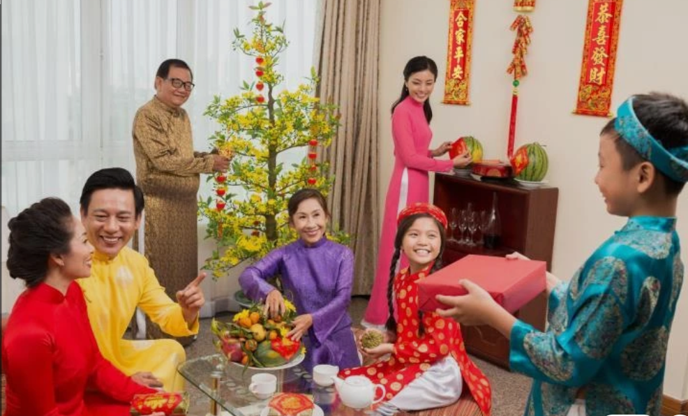 “Mồng một Tết cha, mồng hai Tết mẹ, mồng ba Tết thầy”: Giữ Tết là giữ đạo làm người - Ảnh 1.