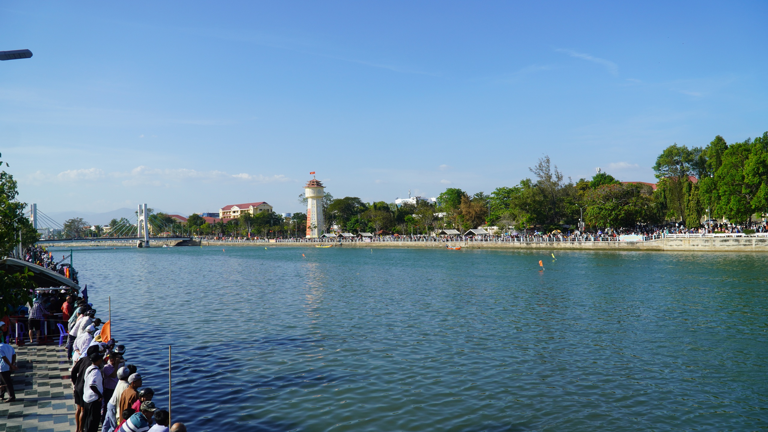 Lâm Đồng: Rộn ràng lễ hội đua thuyền mừng Xuân Bính Ngọ 2026 trên dòng Cà Ty- Ảnh 1.