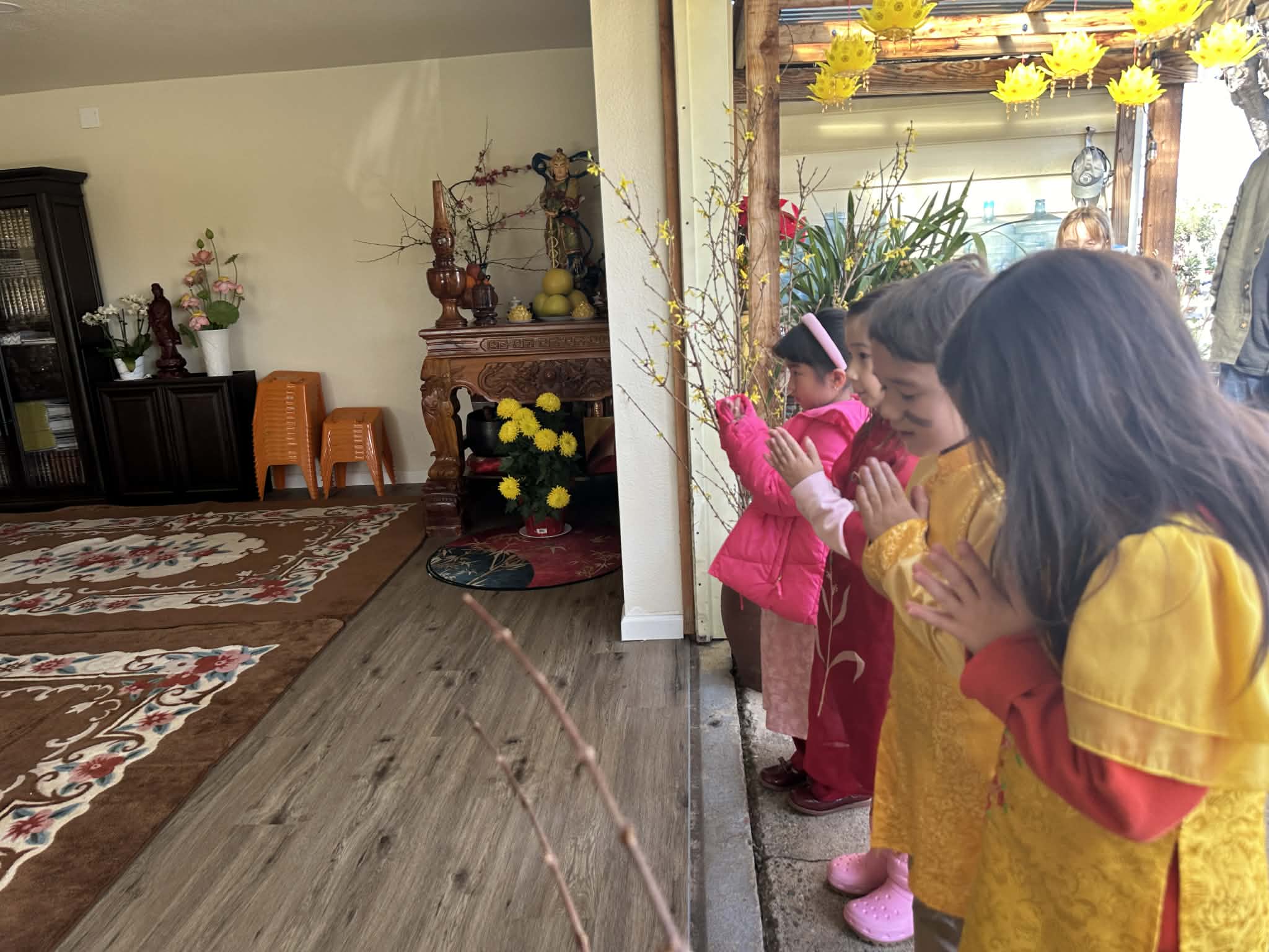 Tết xa quê: Giữ hồn Việt giữa nỗi nhớ đoàn viên - Ảnh 3.