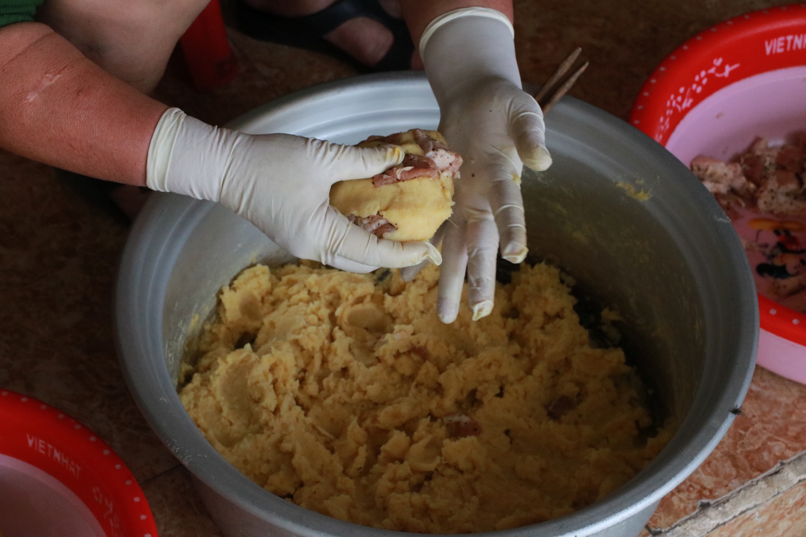 L&agrave;ng b&aacute;nh chưng nổi tiếng ở xứ Nghệ xuy&ecirc;n ng&agrave;y đ&ecirc;m l&agrave;m &ldquo;h&agrave;ng&rdquo; phục vụ Tết - Ảnh 14.