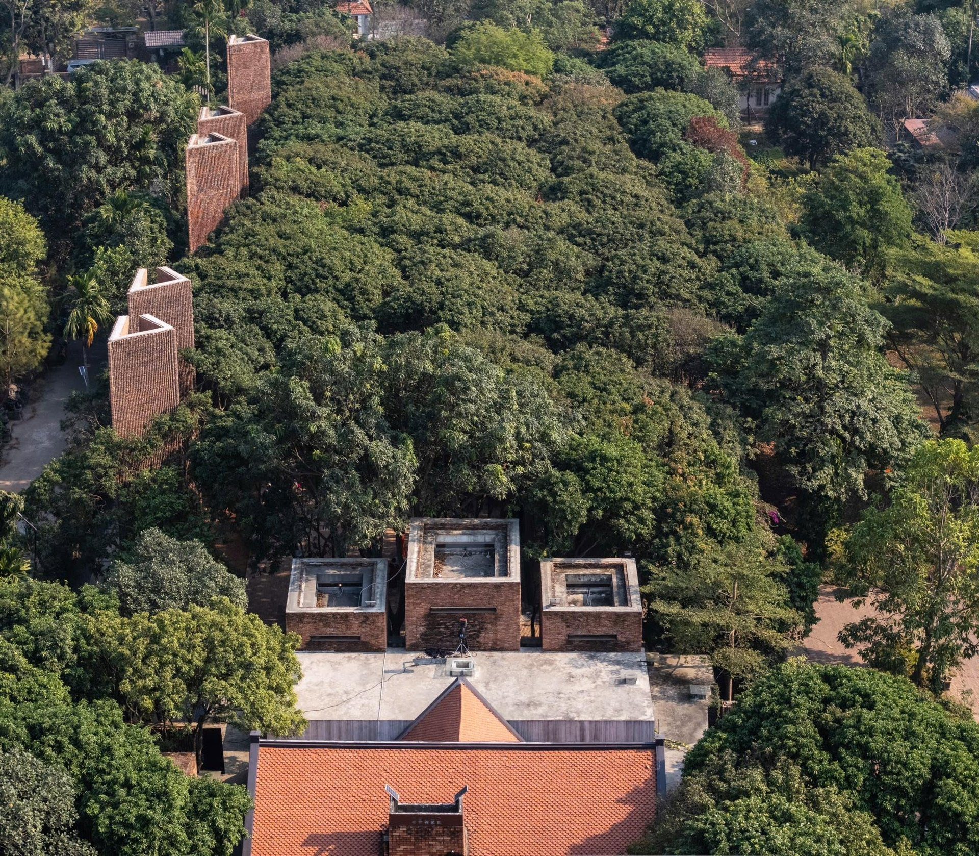 Hai "vua hài kịch" nổi tiếng bậc nhất Việt Nam, sở hữu tài sản đáng nể, thích ăn dưa muối, cá khô - Ảnh 2.