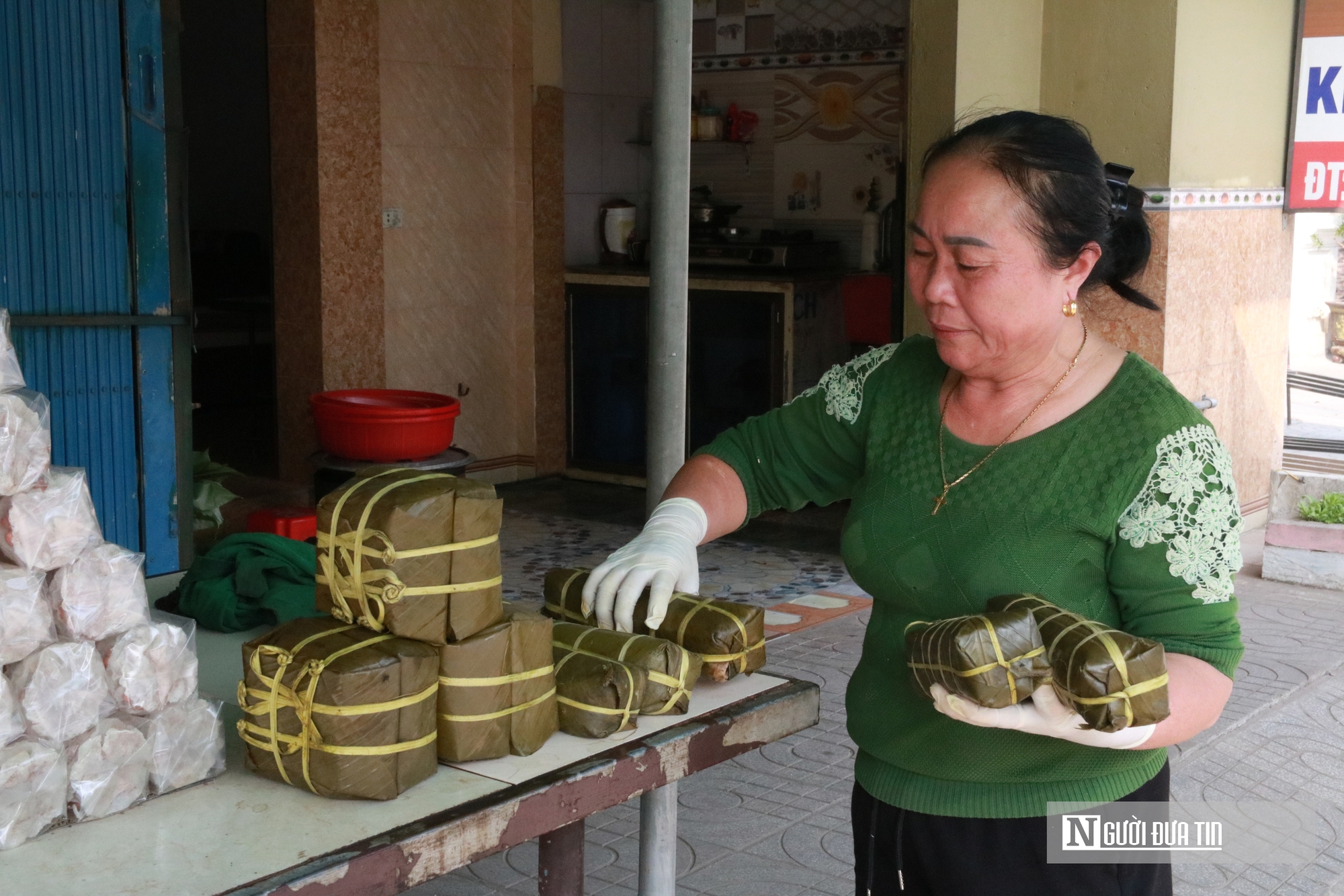 L&agrave;ng b&aacute;nh chưng nổi tiếng ở xứ Nghệ xuy&ecirc;n ng&agrave;y đ&ecirc;m l&agrave;m &ldquo;h&agrave;ng&rdquo; phục vụ Tết - Ảnh 19.