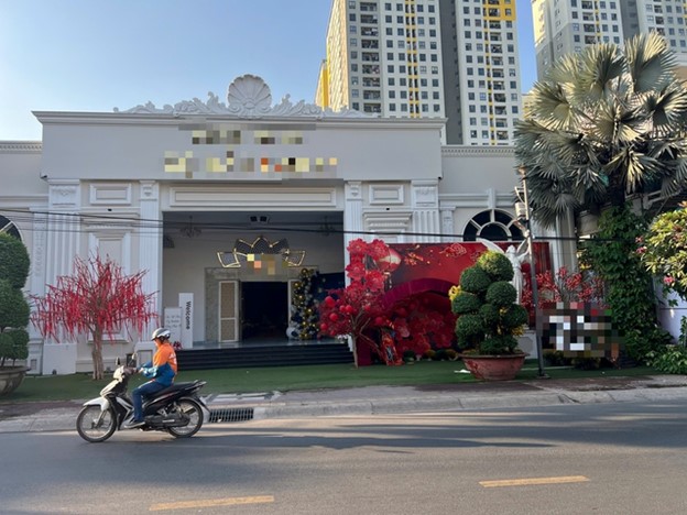 Nguy&ecirc;n nh&acirc;n khiến nữ c&ocirc;ng nh&acirc;n tử vong trong l&uacute;c đang h&aacute;t tại tiệc tất ni&ecirc;n c&ocirc;ng ty - Ảnh 1.