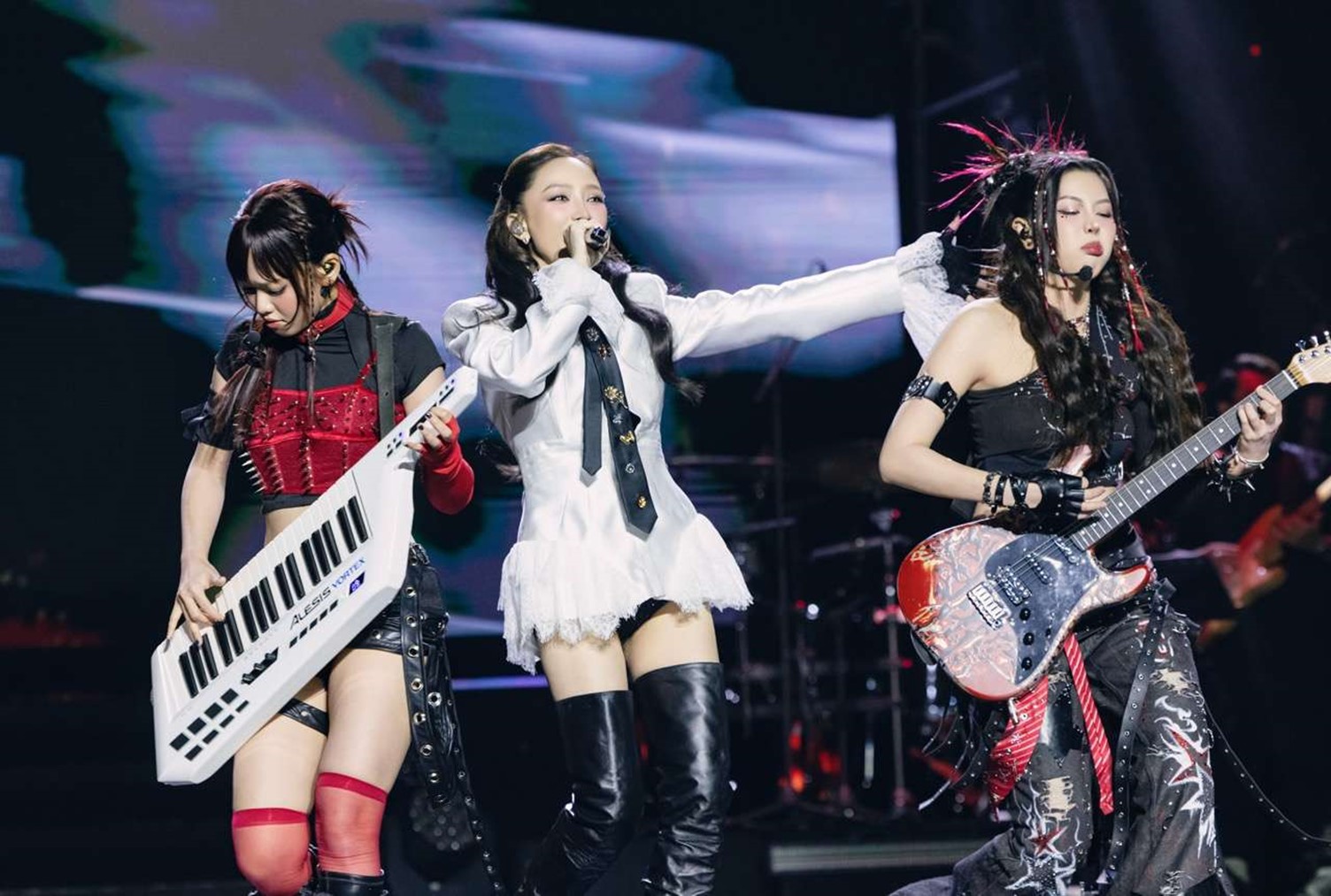 Ca sĩ Tóc Tiên hạnh phúc đón tin vui - Ảnh 1.