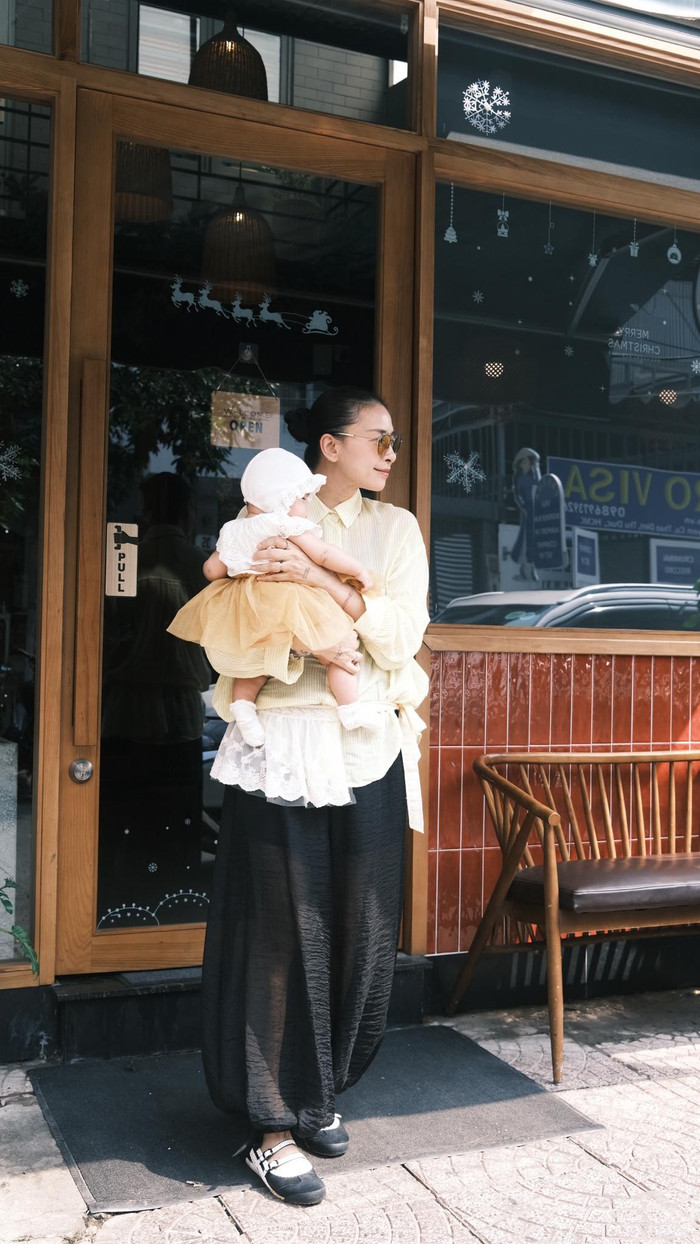 "Đả nữ" Ngô Thanh Vân lần đầu khoe ảnh rõ mặt con gái- Ảnh 2. "Đả nữ" Ngô Thanh Vân lần đầu khoe ảnh rõ mặt con gái- Ảnh 2.