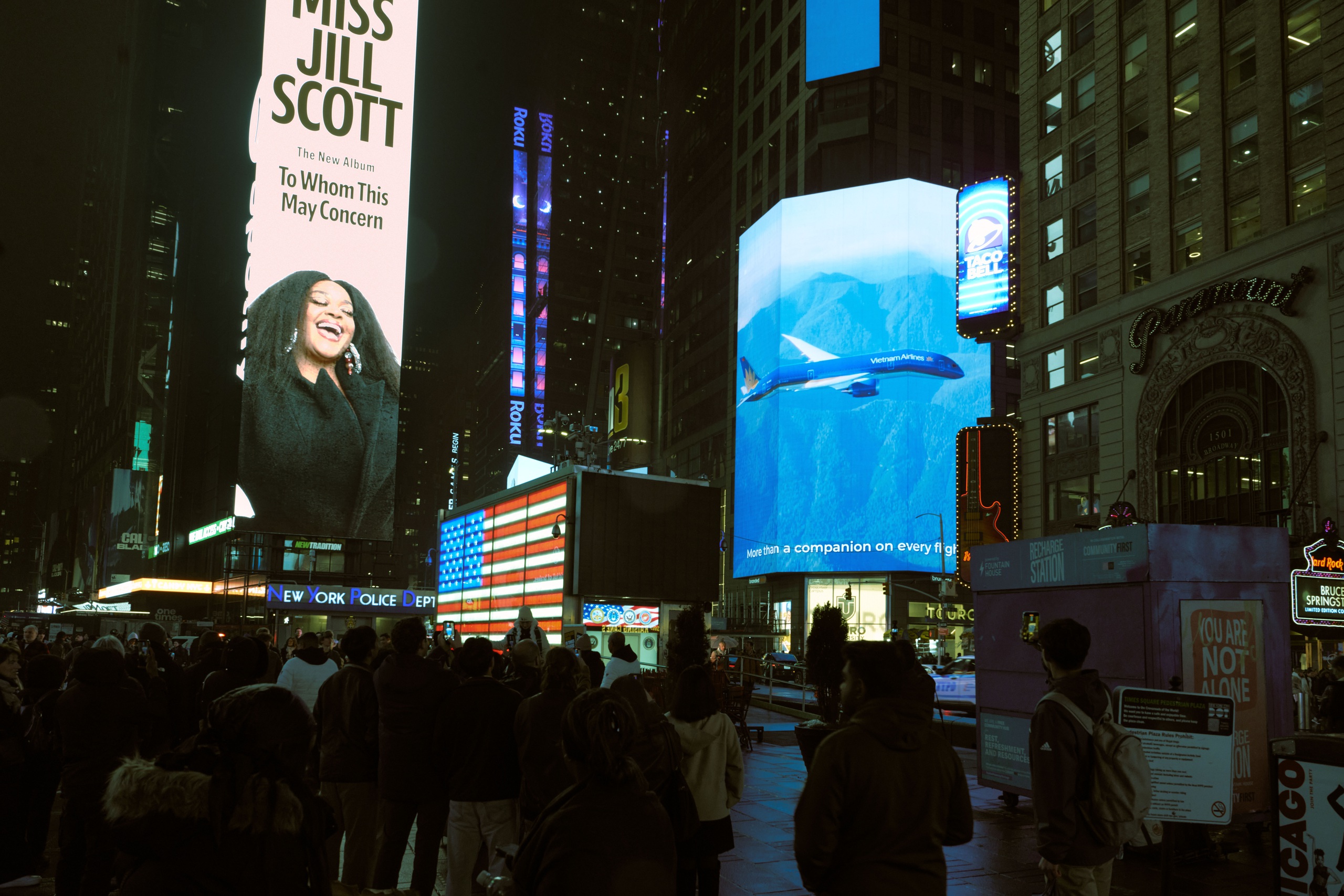 Hình ảnh Việt Nam tỏa sáng tại Quảng trường Thời đại, New York- Ảnh 2.