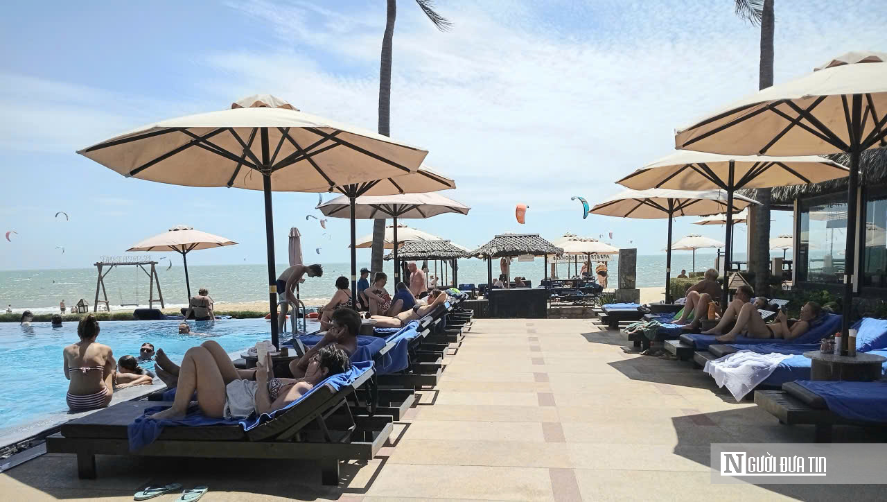 Du lịch đầu năm bứt phá: Mũi Né hút khách quốc tế, làng sinh thái hút gia đình trẻ- Ảnh 3. Du lịch đầu năm bứt phá: Mũi Né hút khách quốc tế, làng sinh thái hút gia đình trẻ- Ảnh 3.