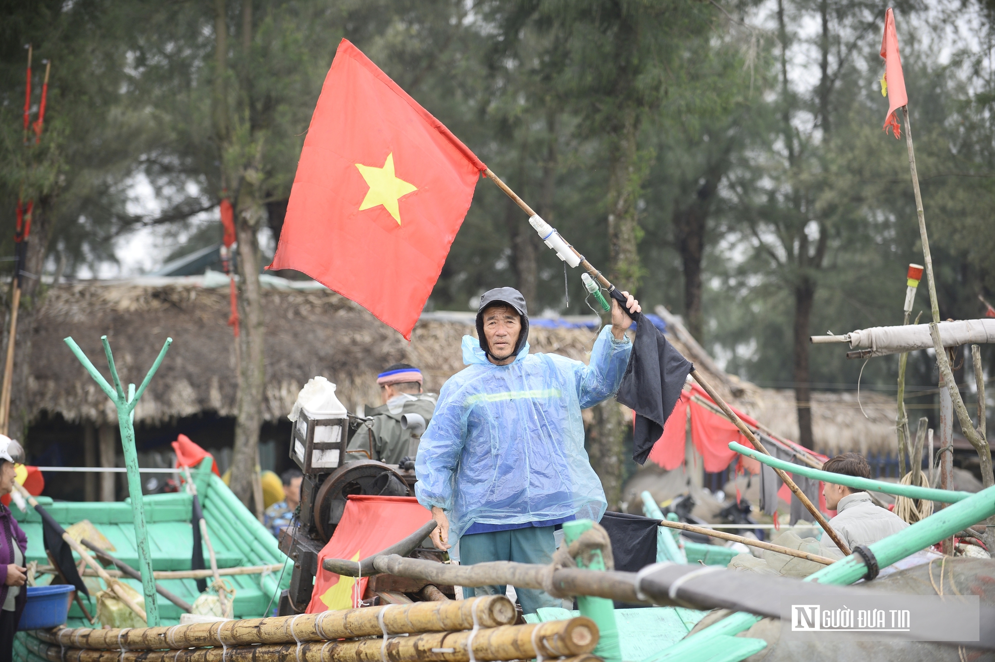 Ngư d&acirc;n vươn khơi h&aacute;i lộc biển đầu năm, mang về thuyền đầy t&ocirc;m, c&aacute;- Ảnh 3.