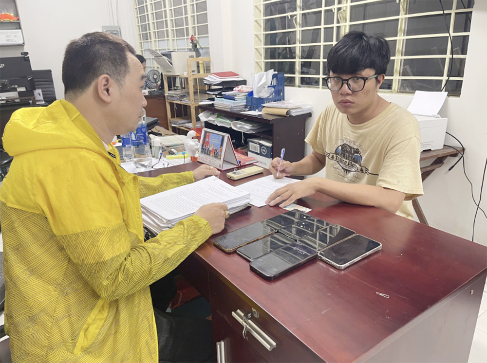 Bắt giữ "đại gia" lừa tình, trộm cắp tài sản của hàng trăm "sugar baby"- Ảnh 1.